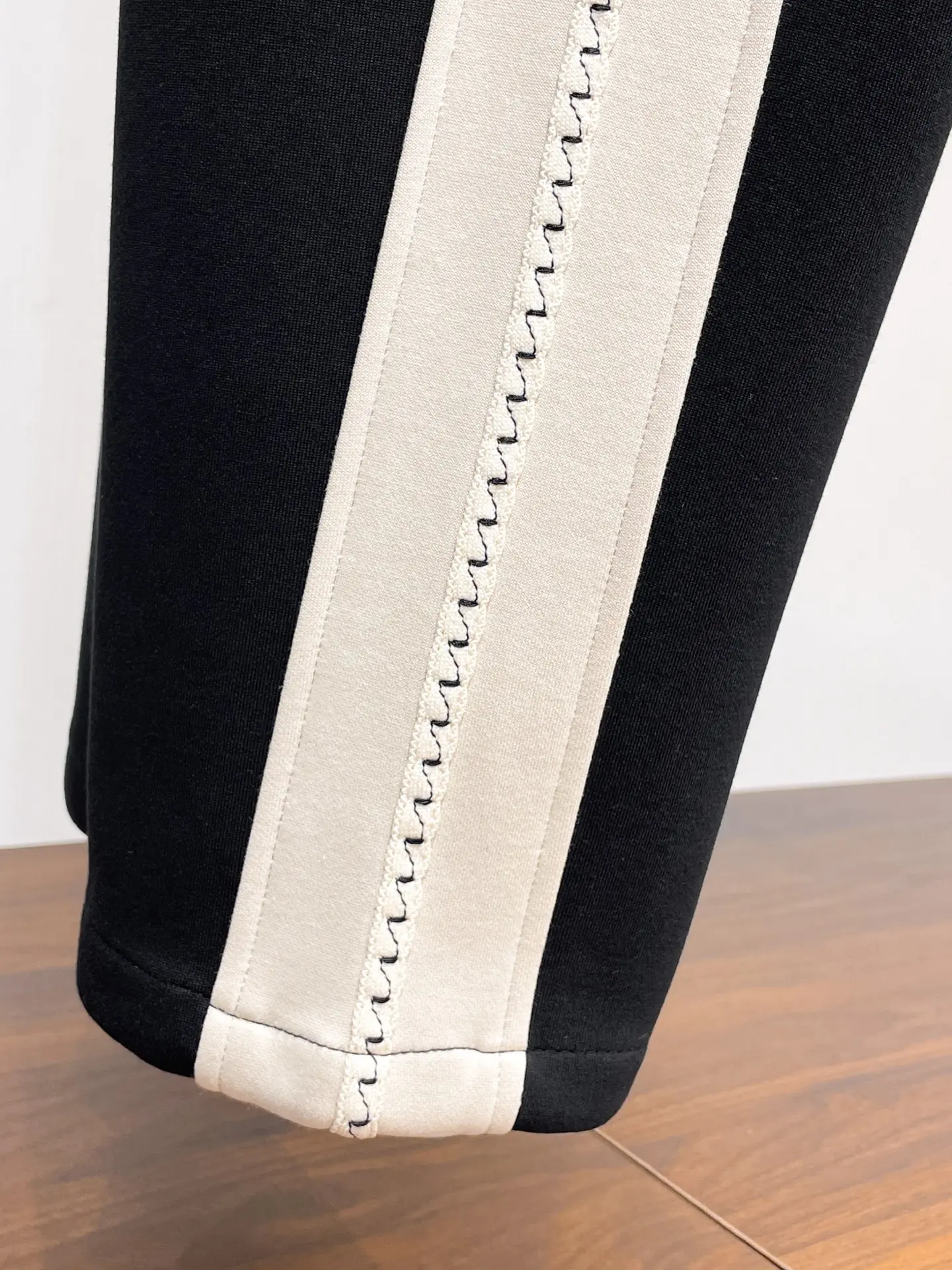 Logo-Embroidered Side-Stripe Sweatpants D29014635 — view 10