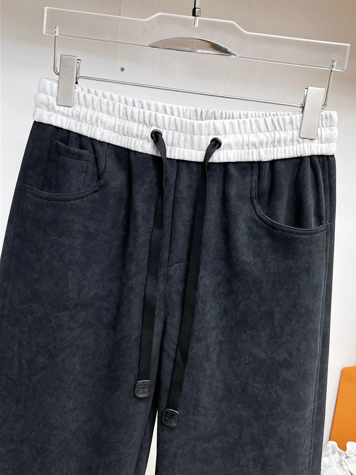 Logo-Print Contrast Waistband Sweatpants D29014603 — view 3
