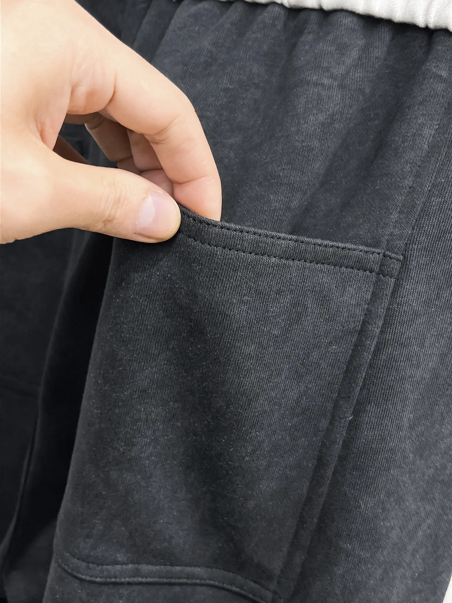 Logo-Print Contrast Waistband Sweatpants D29014603 — view 7