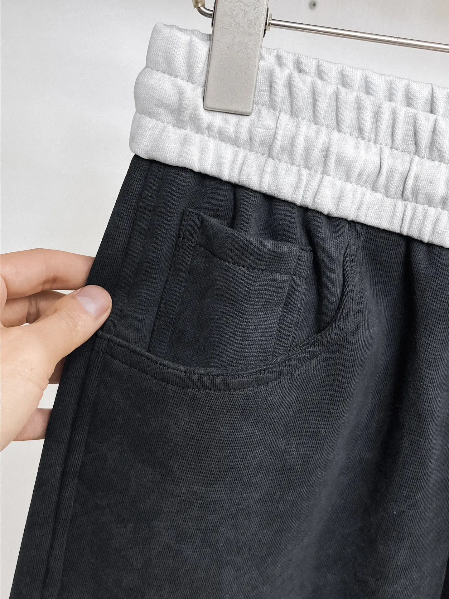 Logo-Print Contrast Waistband Sweatpants D29014603 — view 8