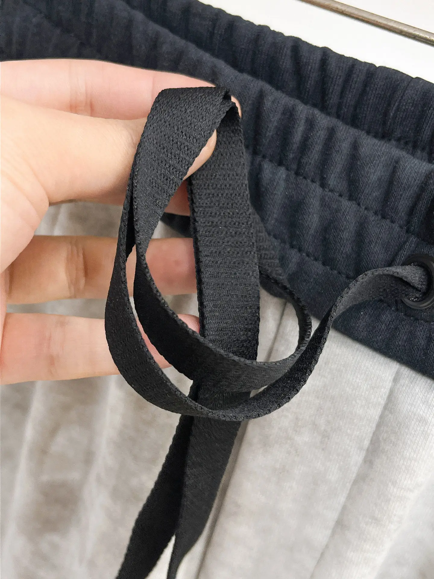 Logo-Print Contrast Waistband Sweatpants D29014603 — view 9
