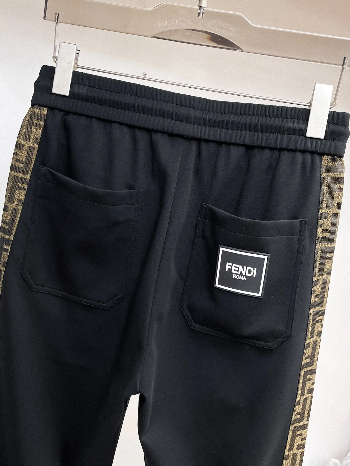 Logo-Print Tapered Sweatpants D29014605 — view 8