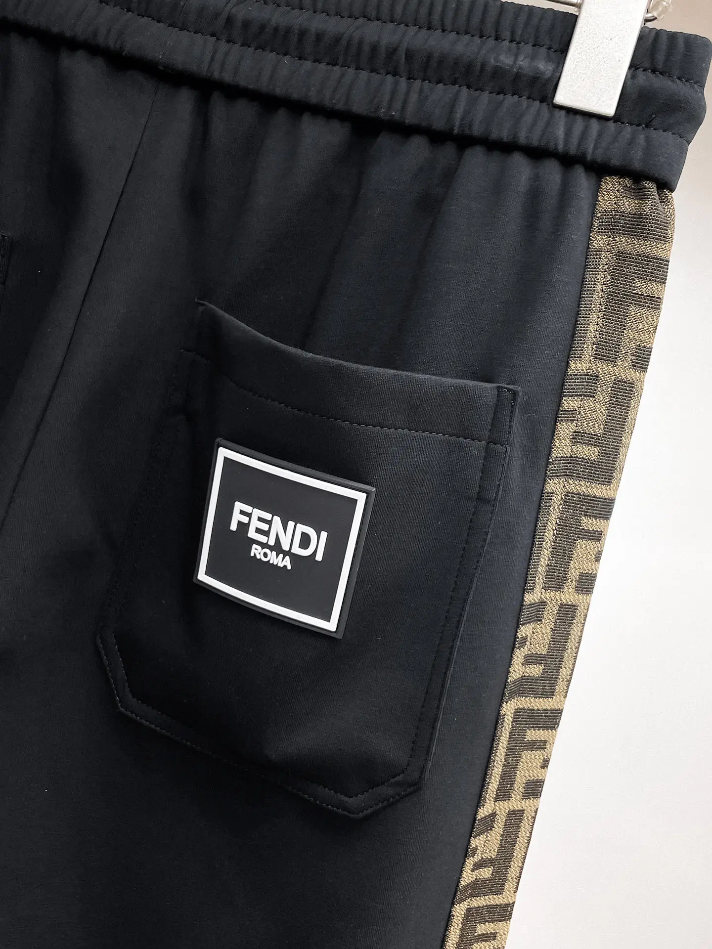 Logo-Print Tapered Sweatpants D29014605 — view 9