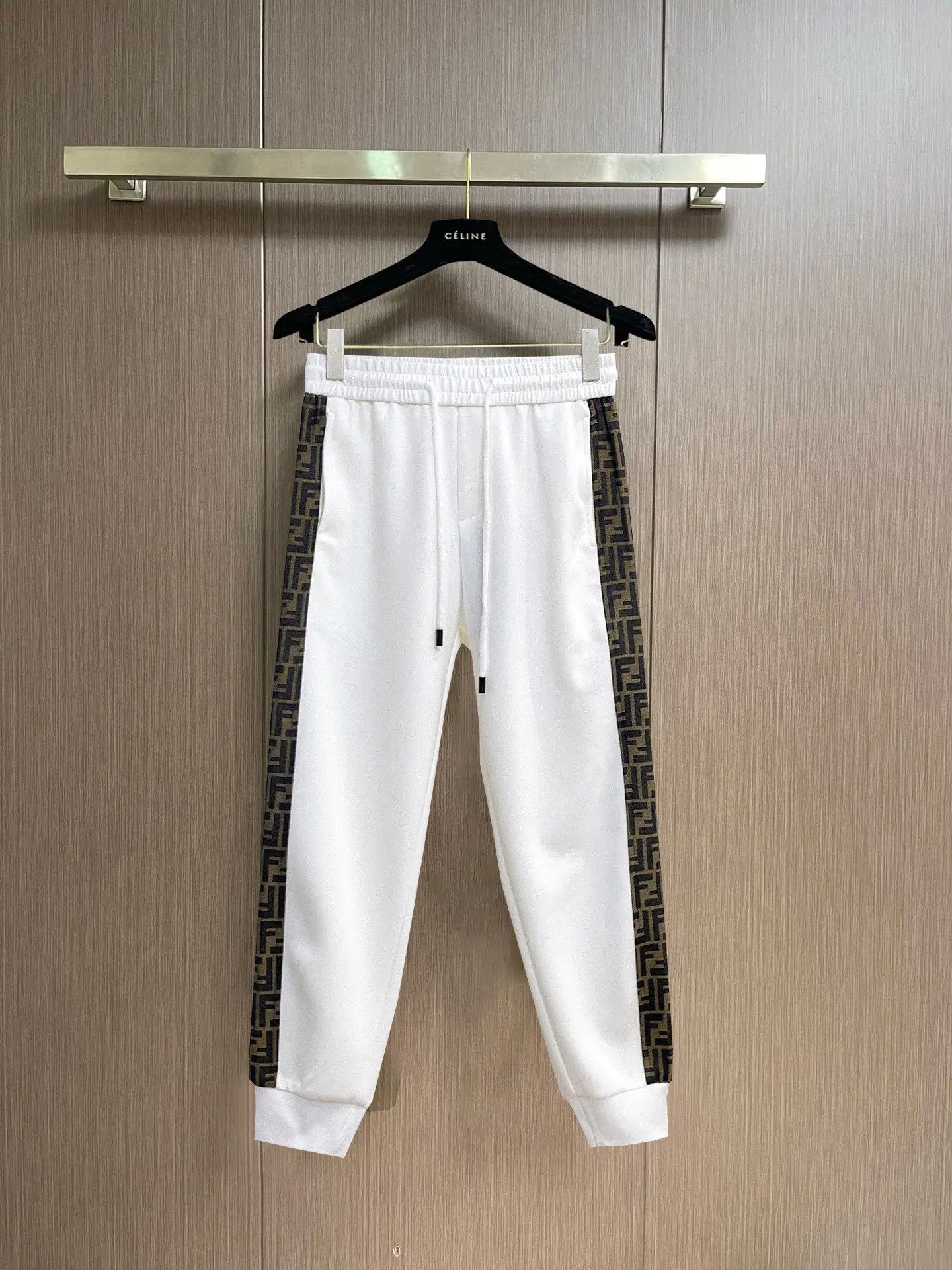 Logo-Print Side-Stripe Sweatpants D29014604