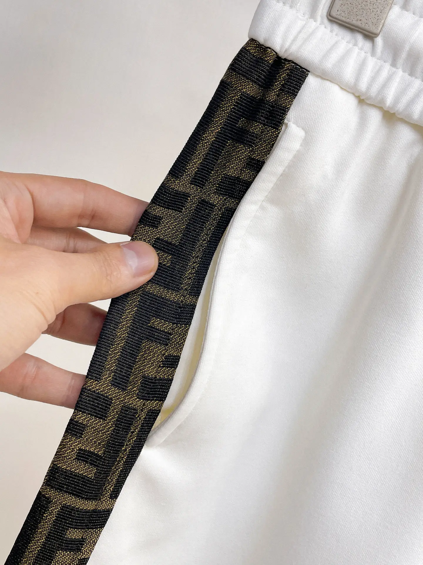 Logo-Print Side-Stripe Sweatpants D29014604 — view 4