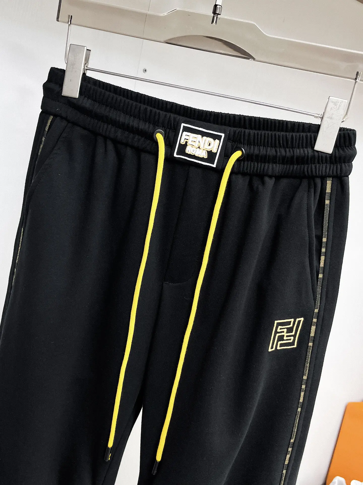 Logo-Embroidered Drawstring Sweatpants D29014623 — view 3