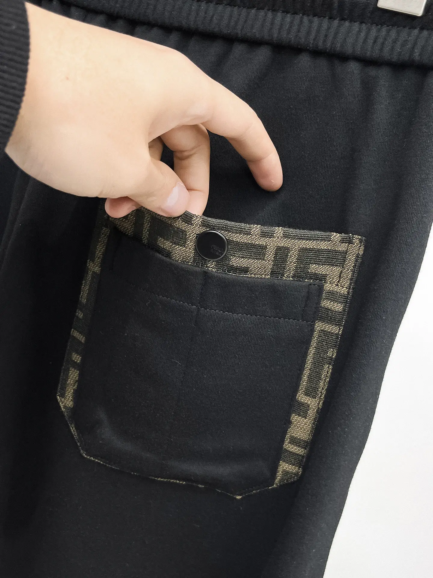 Logo-Embroidered Drawstring Sweatpants D29014623 — view 9