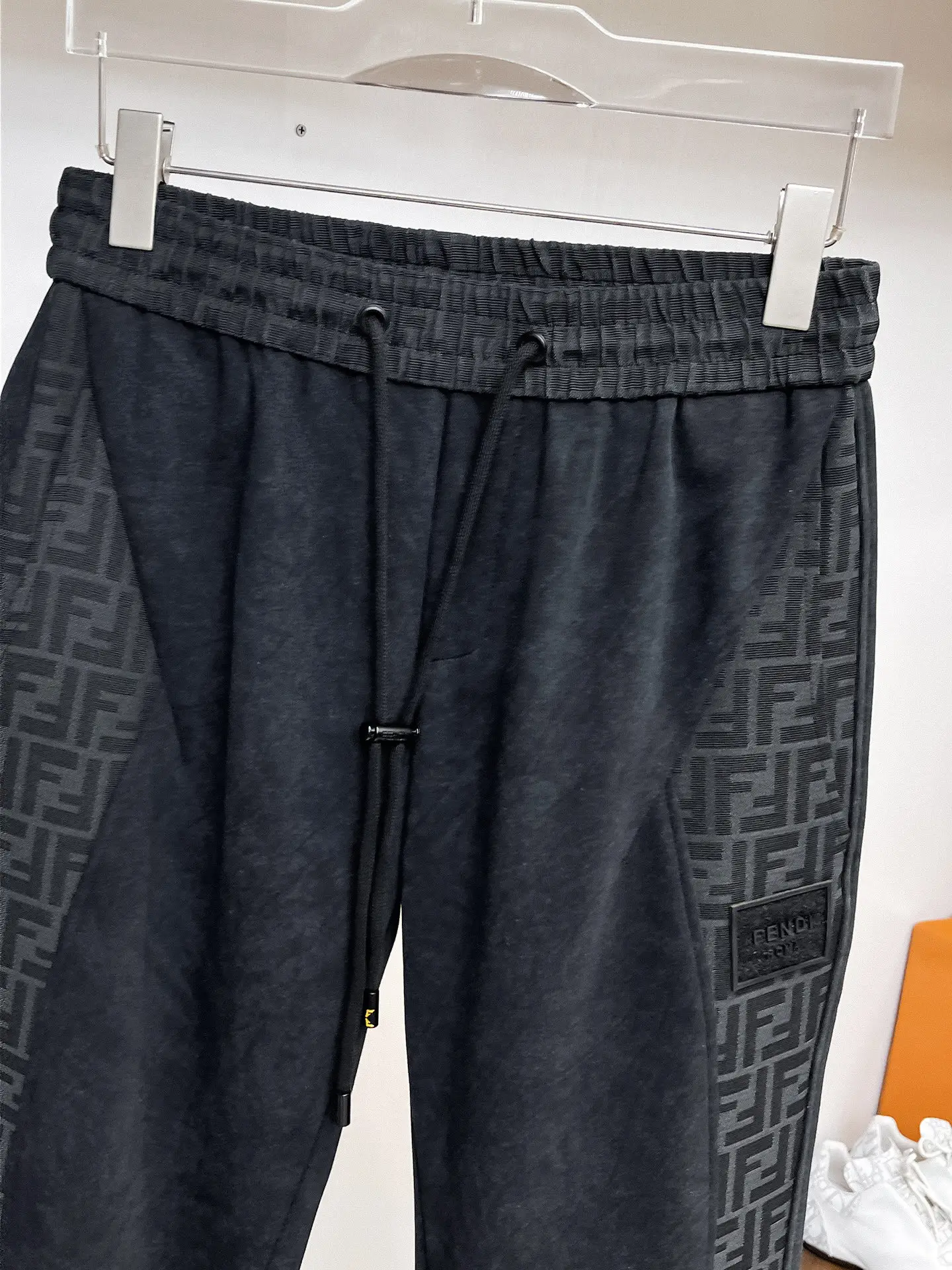 Logo-Panelled Tapered Sweatpants D29014618 — view 3