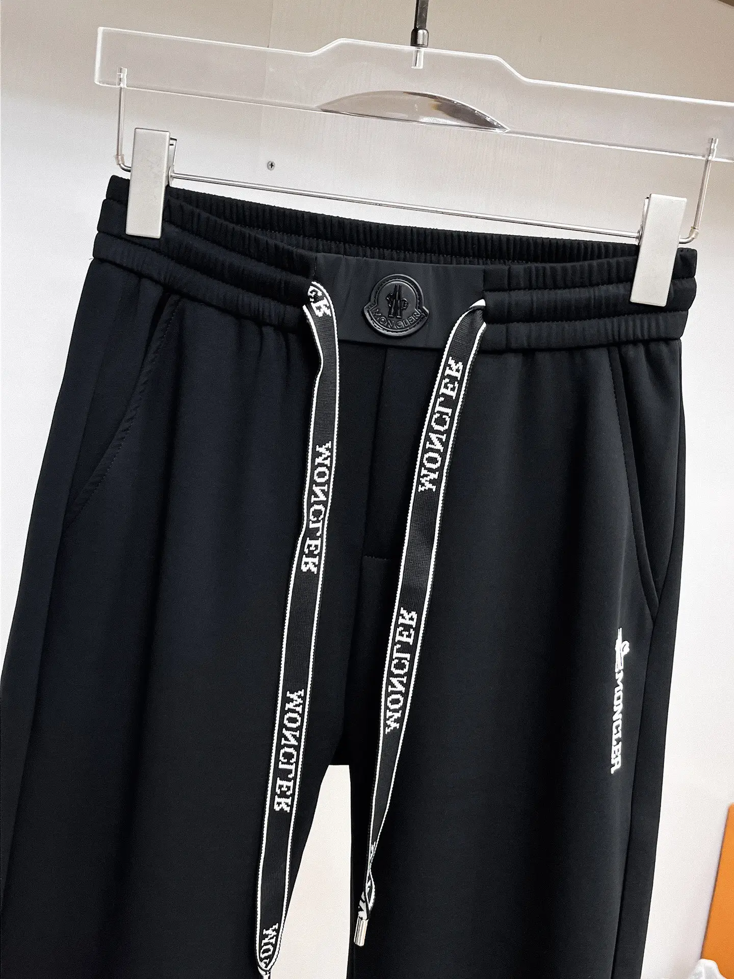 Logo-Detailed Tapered Sweatpants D29014613 — view 3