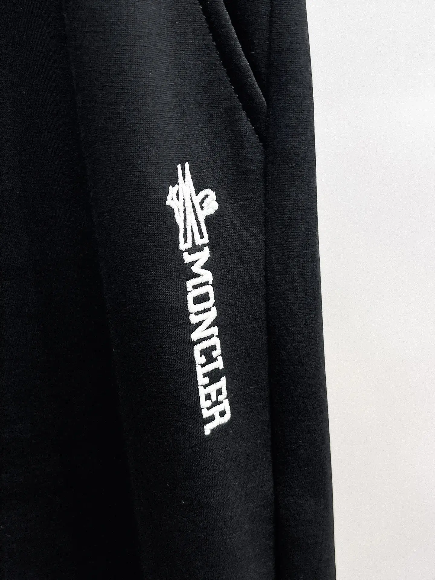 Logo-Detailed Tapered Sweatpants D29014613 — view 4