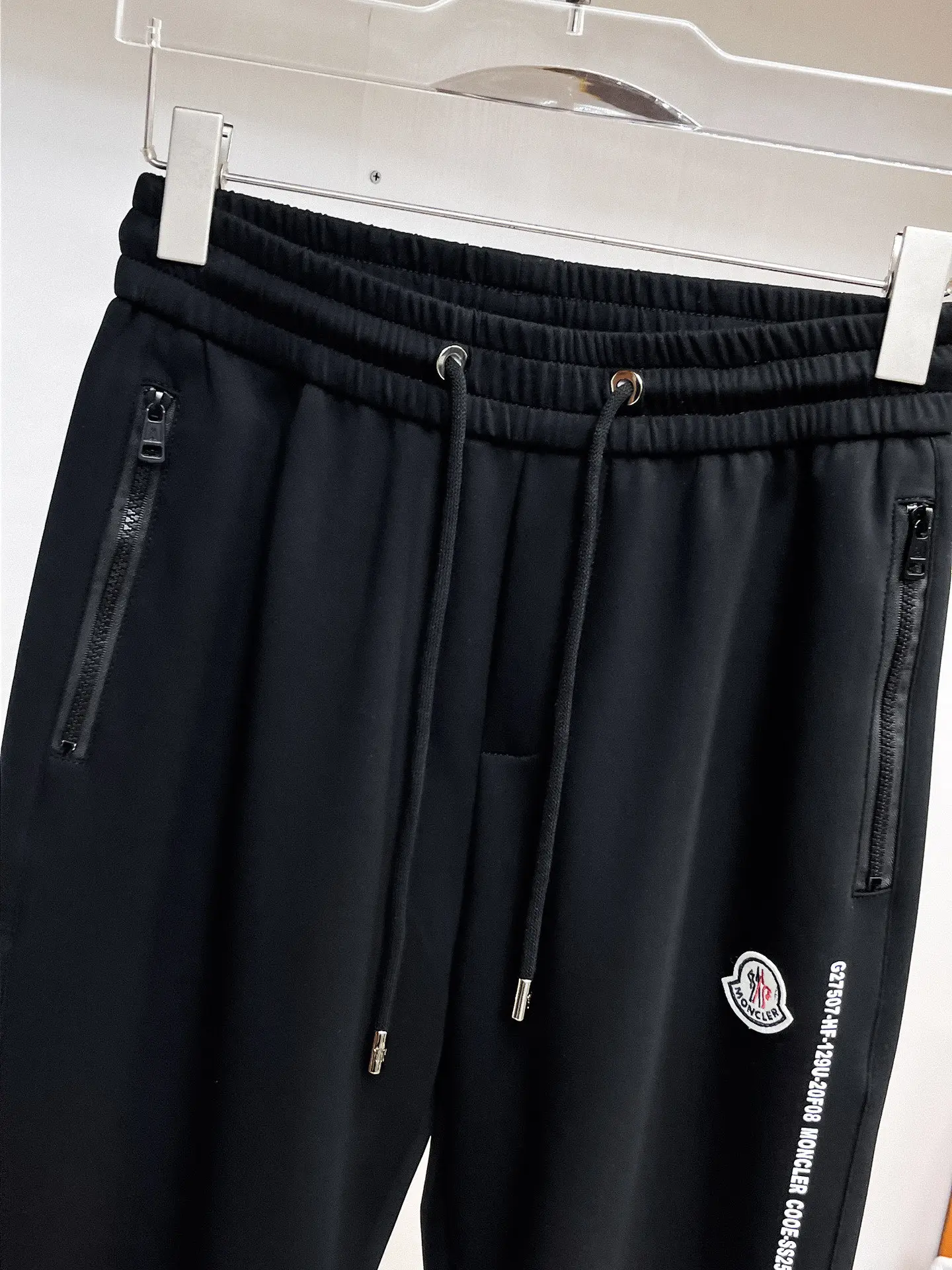 Logo-Appliquéd Tapered Sweatpants D29014627 — view 3