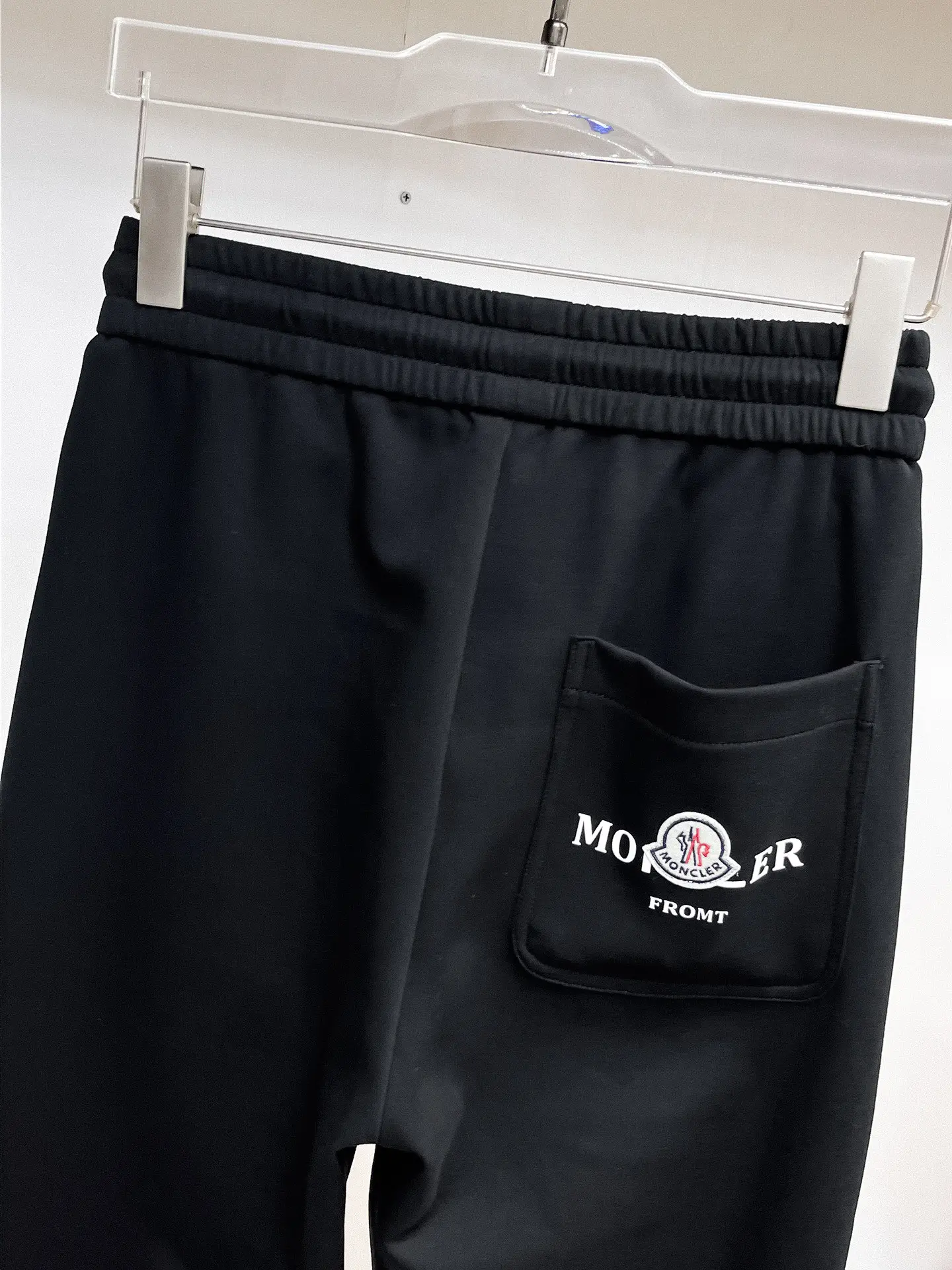 Logo-Appliquéd Tapered Sweatpants D29014627 — view 9