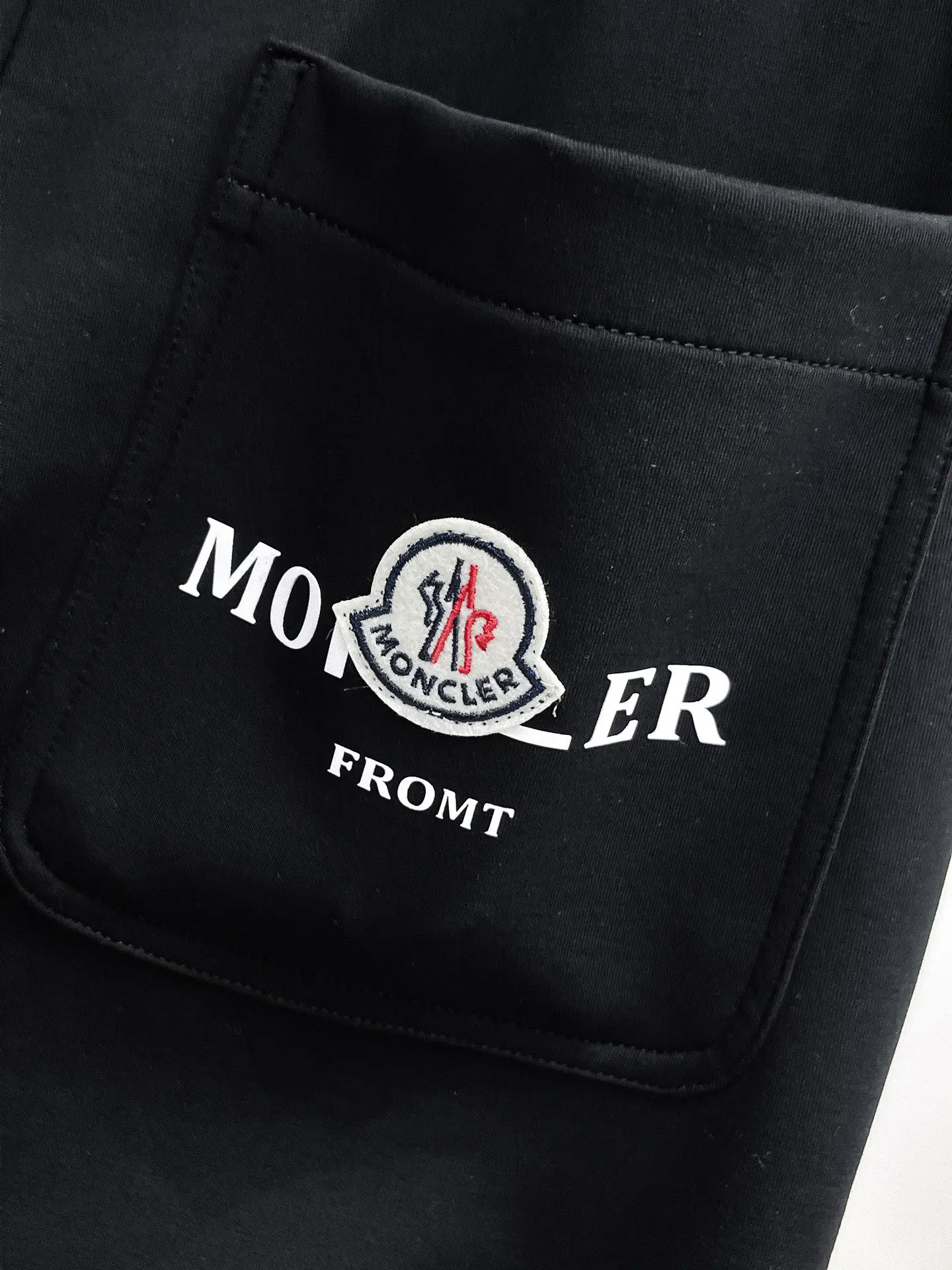 Logo-Appliquéd Tapered Sweatpants D29014627 — view 10