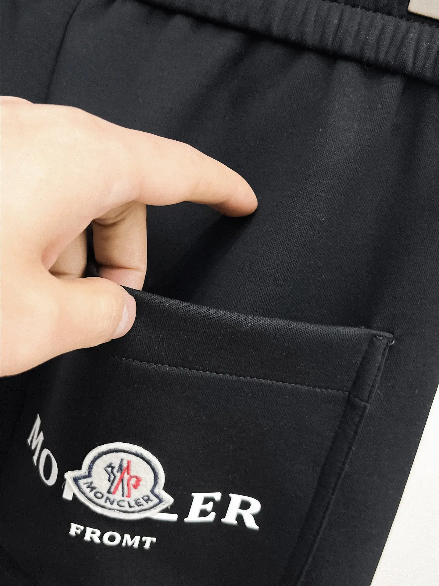 Logo-Appliquéd Tapered Sweatpants D29014627 — view 11