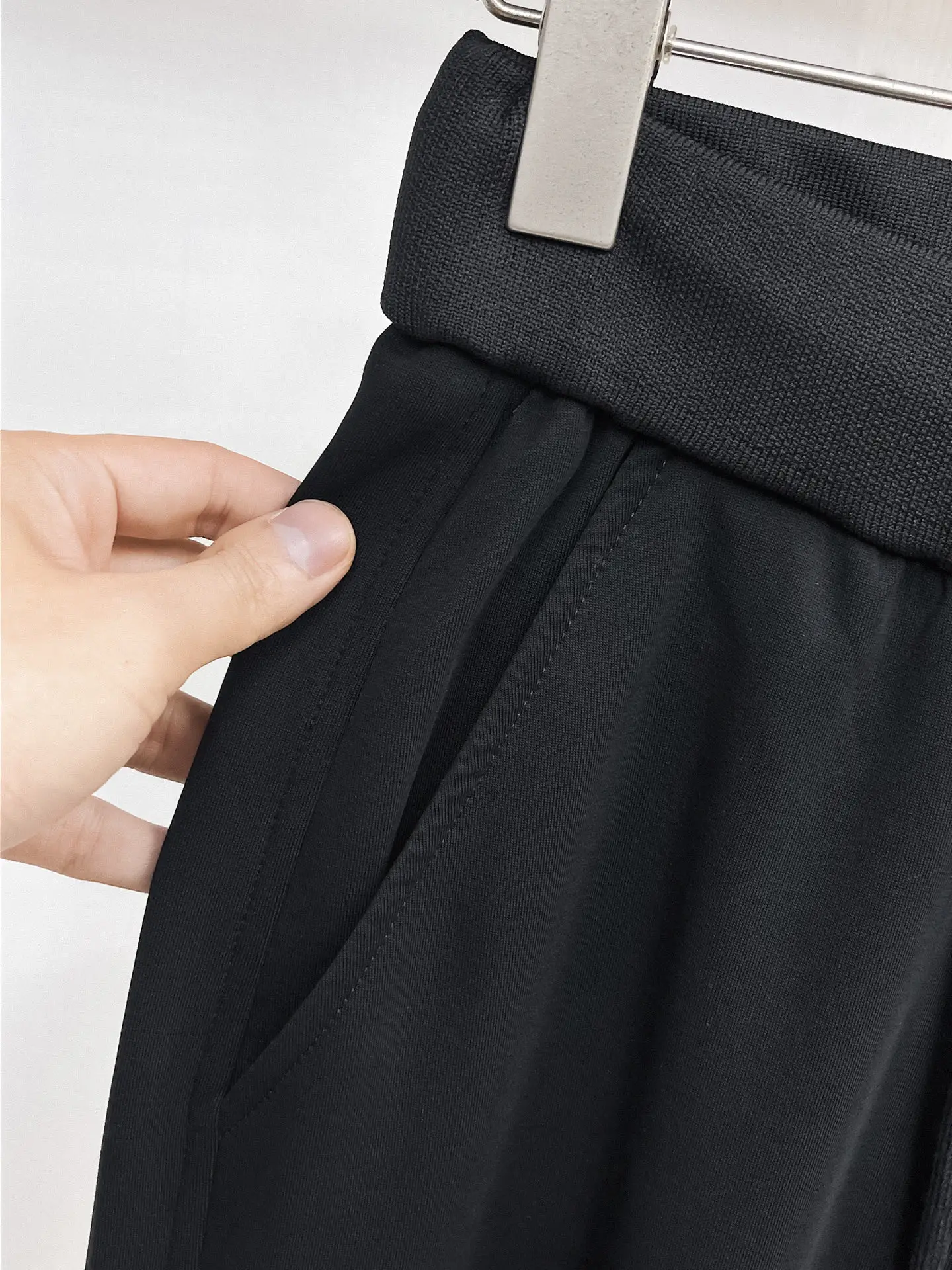 Logo-Patch Tapered Cotton-Blend Sweatpants D29014607 — view 5