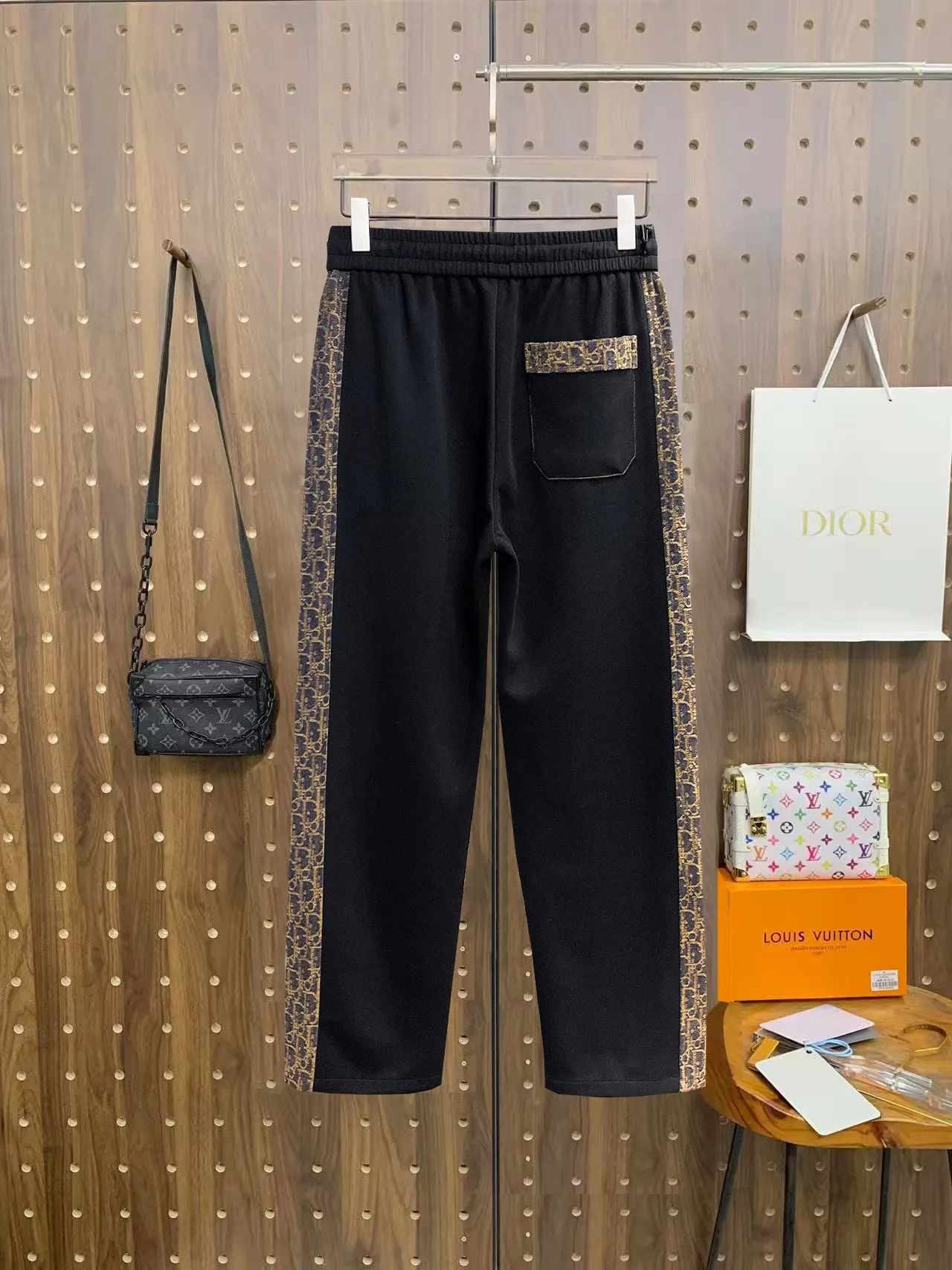 Oblique Logo Side-Stripe Sweatpants D29014506 — view 2