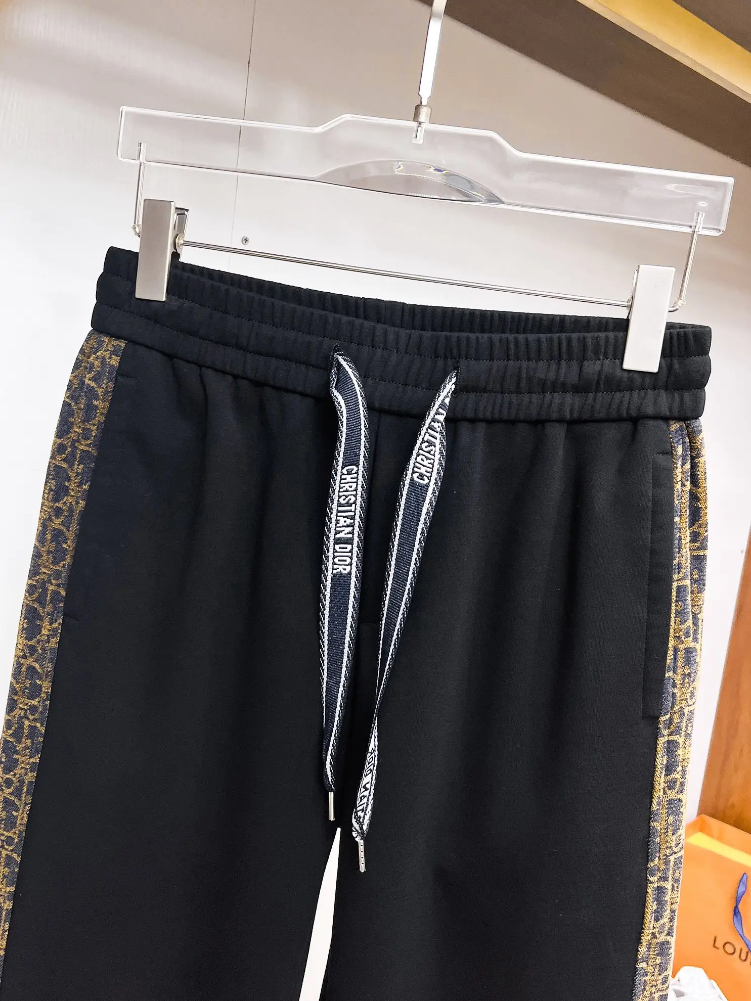 Oblique Logo Side-Stripe Sweatpants D29014506 — view 3