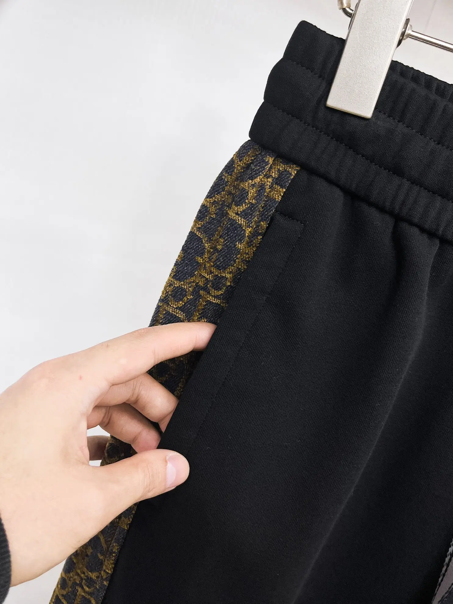 Oblique Logo Side-Stripe Sweatpants D29014506 — view 4