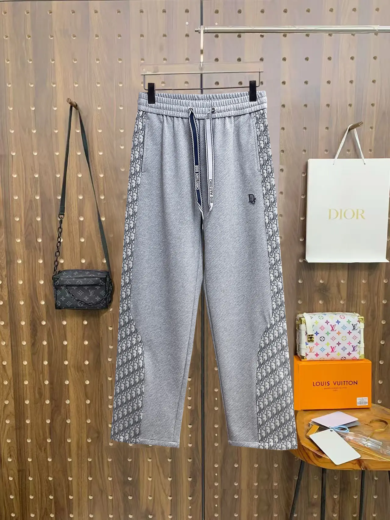Oblique Panel Logo Sweatpants D29014633