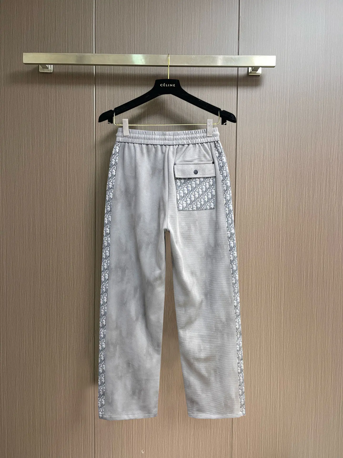 Logo-Appliquéd Oblique Trim Sweatpants D29014575 — view 2