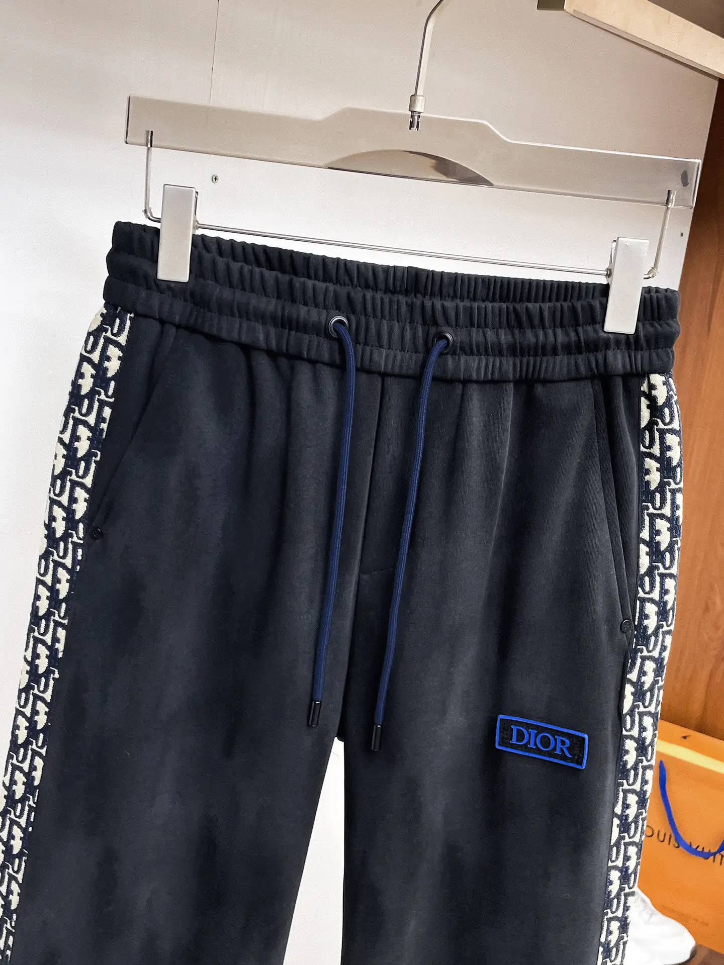 Oblique Logo Taped Sweatpants D29014576 — view 3