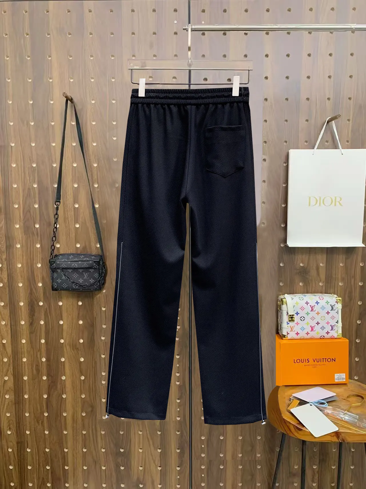 Logo-Appliqué Textured Track Pants D29014494 — view 2