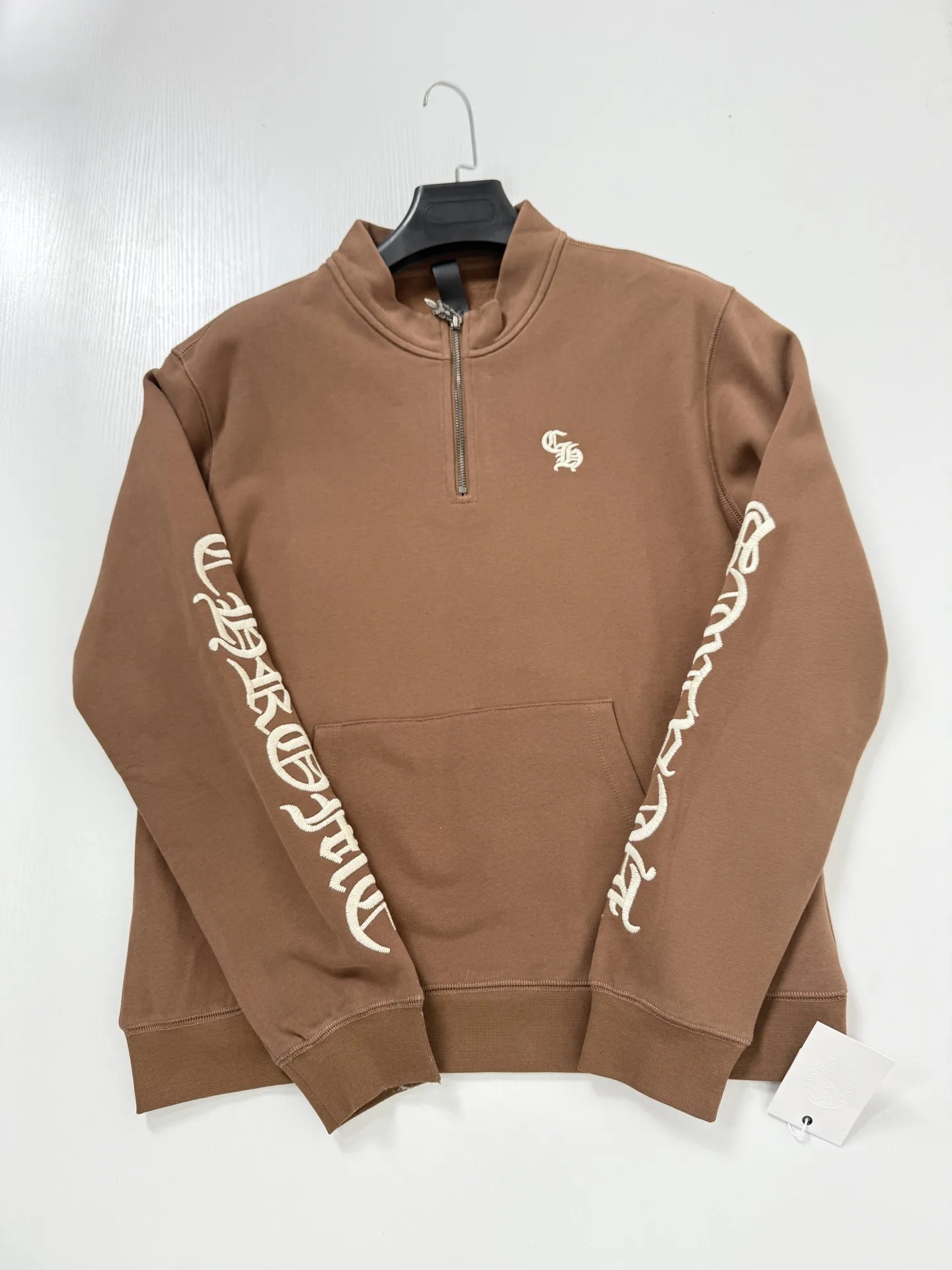 Gothic Script Embroidered Half-Zip Sweatshirt D29020688 — view 3