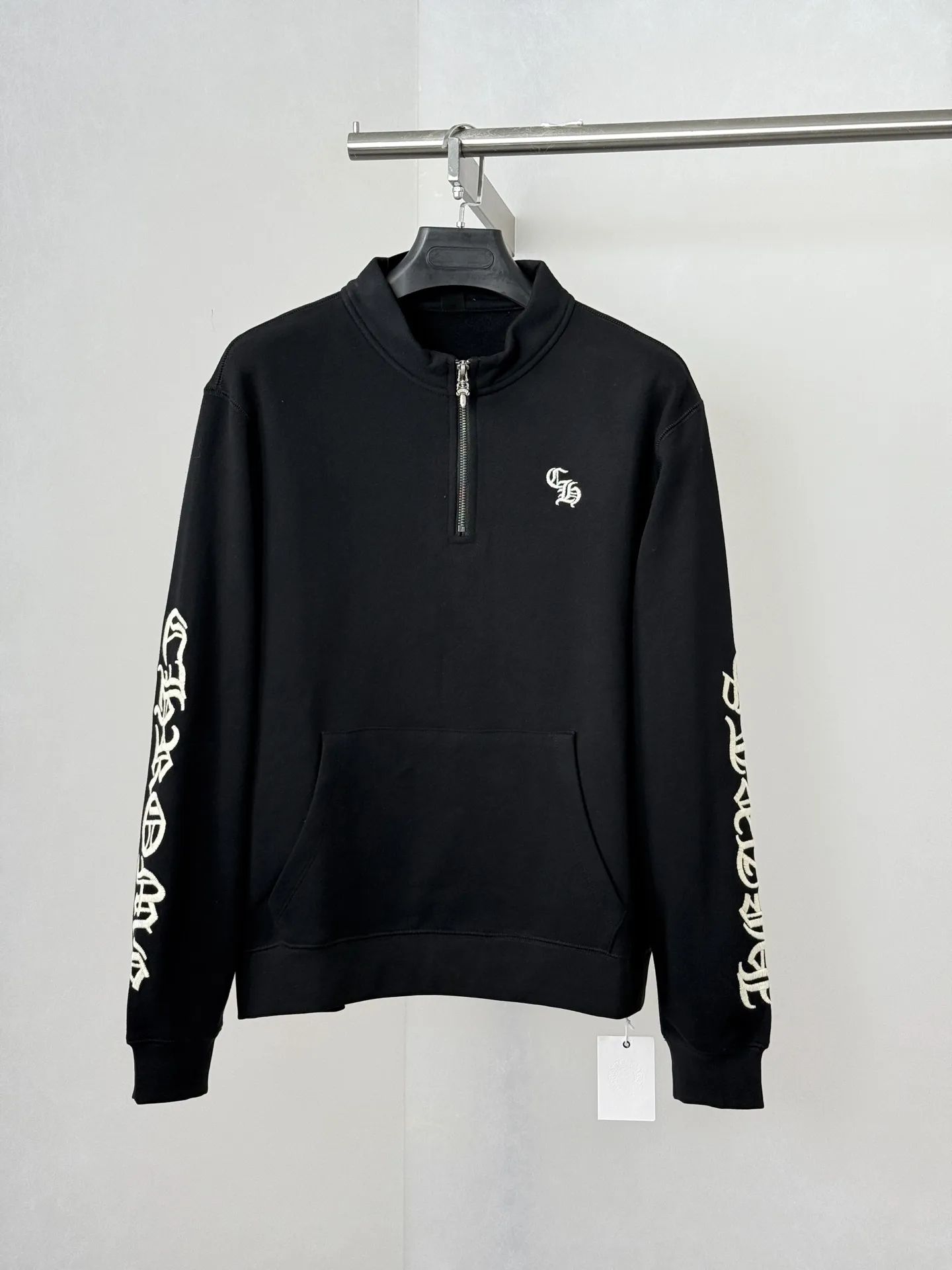 Gothic Script Embroidered Half-Zip Sweatshirt D29020689