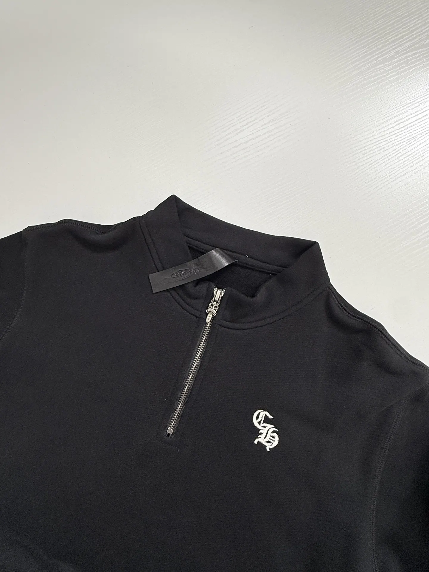 Gothic Script Embroidered Half-Zip Sweatshirt D29020689 — view 4