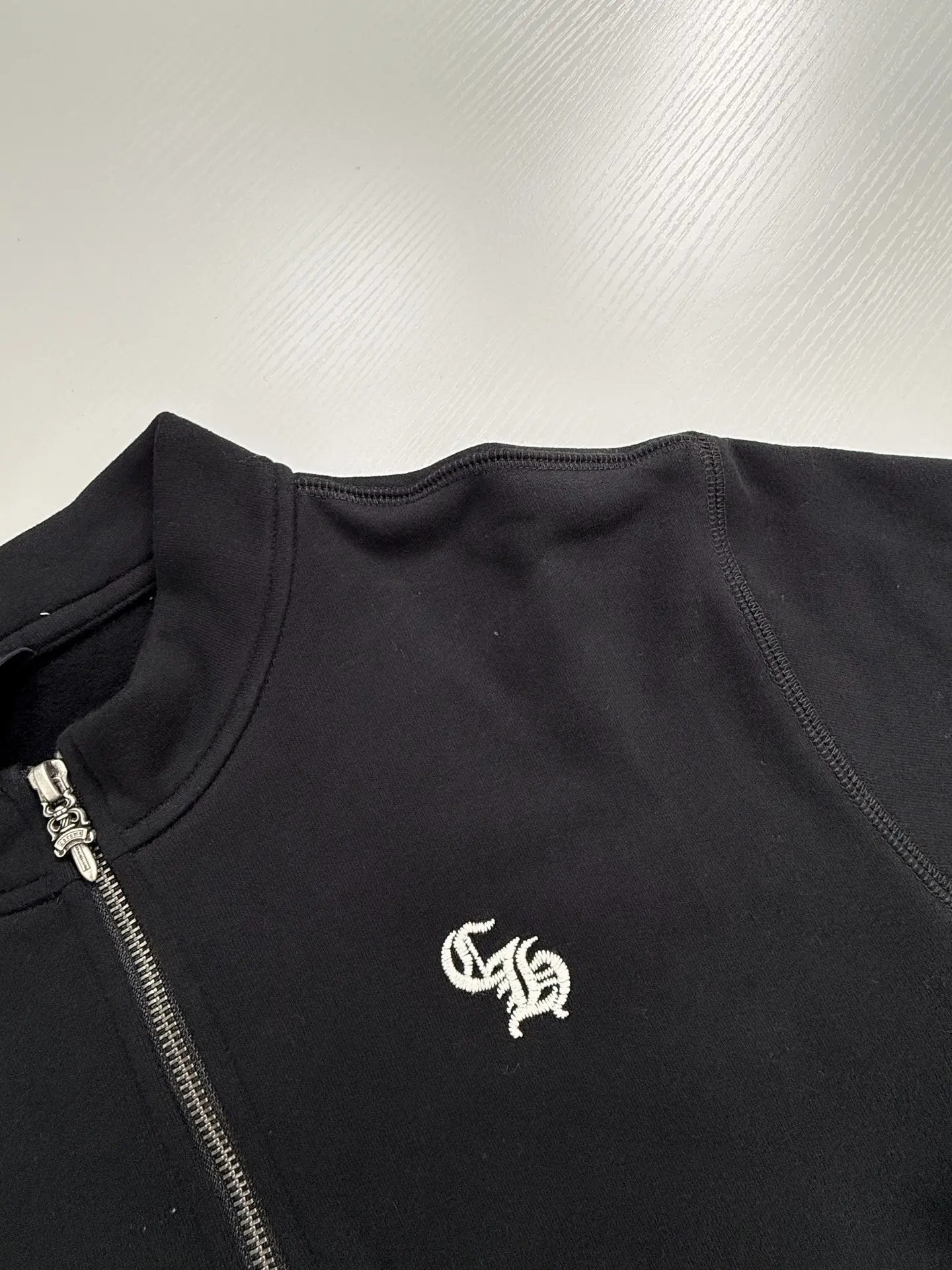 Gothic Script Embroidered Half-Zip Sweatshirt D29020689 — view 5