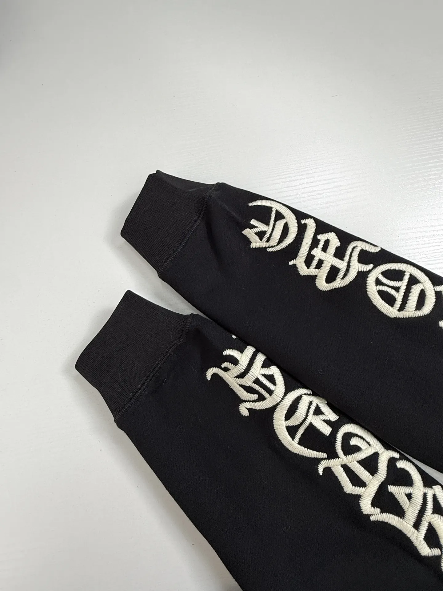 Gothic Script Embroidered Half-Zip Sweatshirt D29020689 — view 9