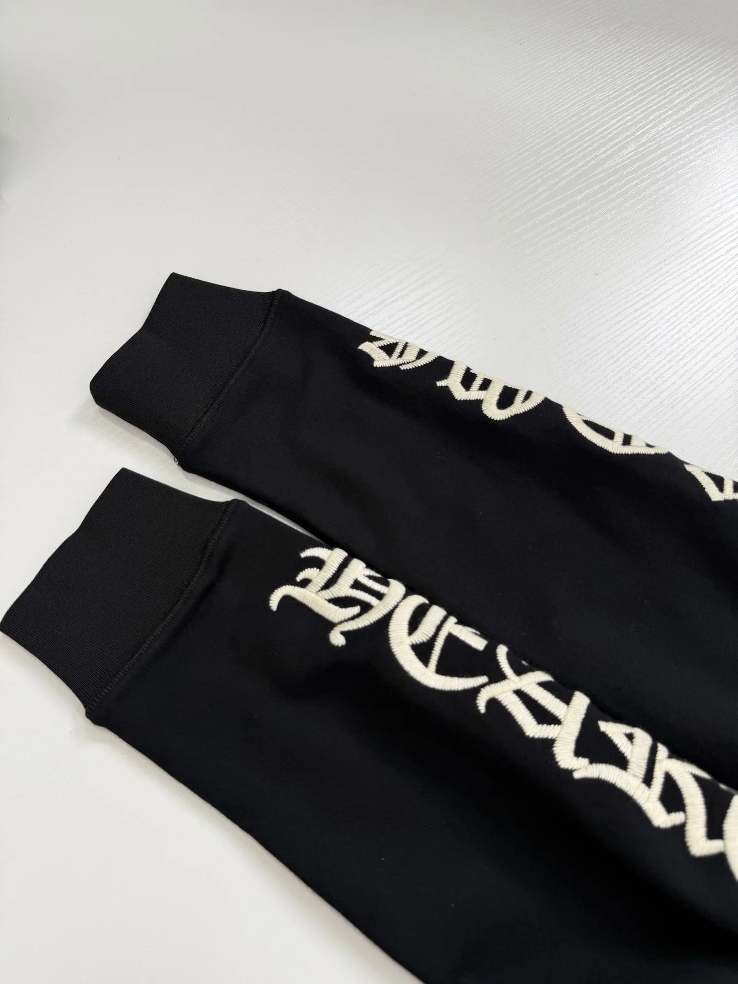 Gothic Script Embroidered Cotton-Blend Hoodie D29020692 — view 4