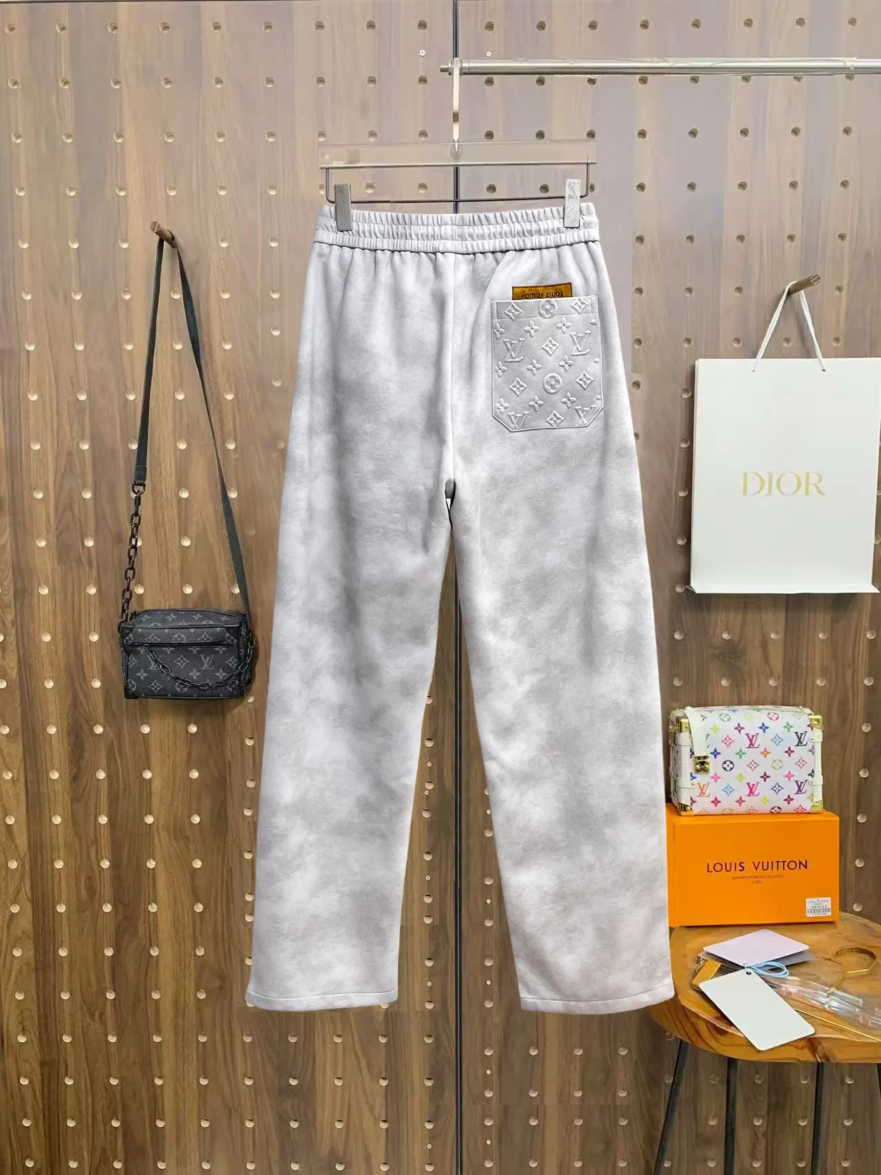 Logo-Patch Drawstring Straight-Leg Trousers D29014525 — view 2