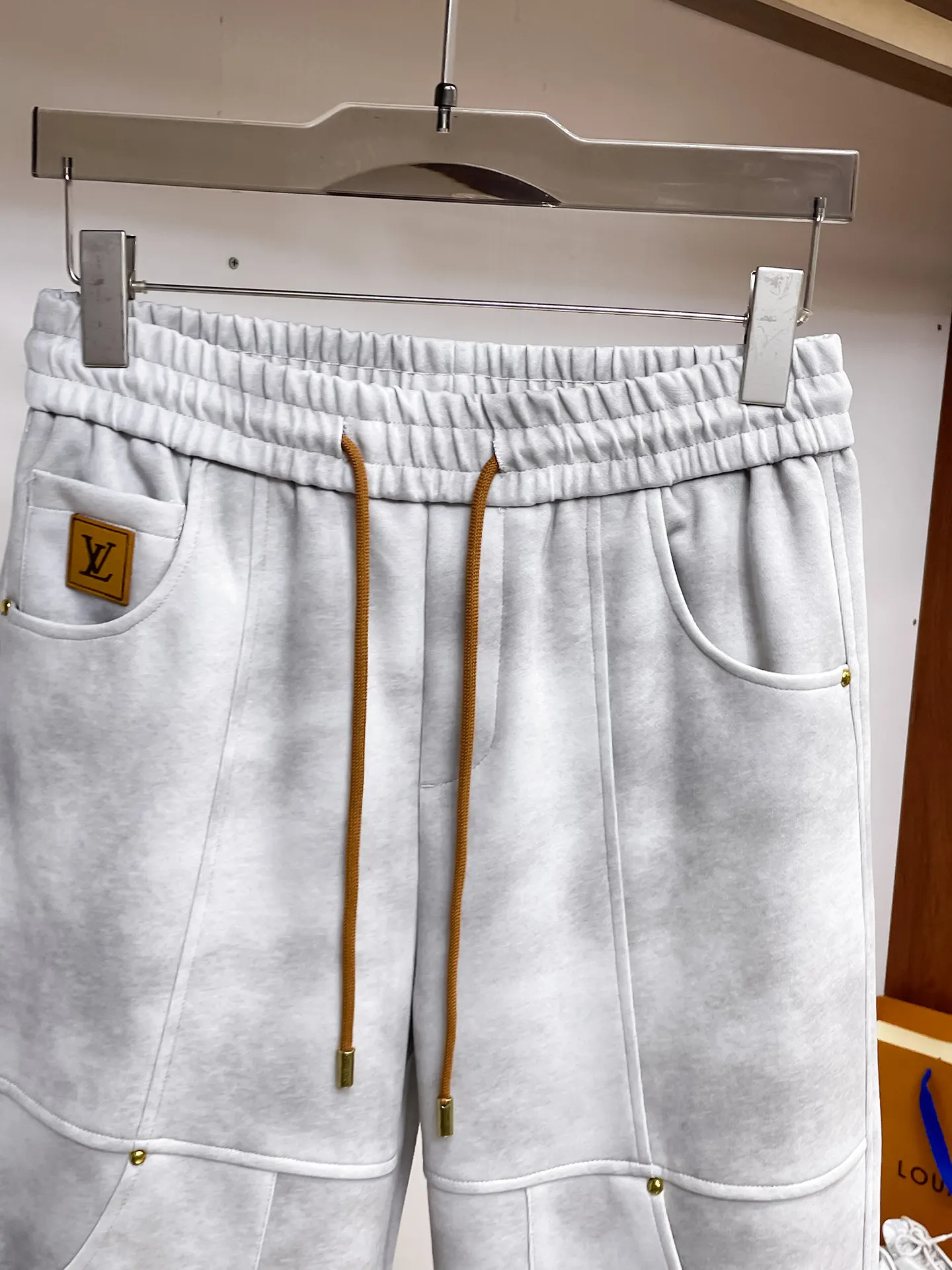 Logo-Patch Drawstring Straight-Leg Trousers D29014525 — view 3