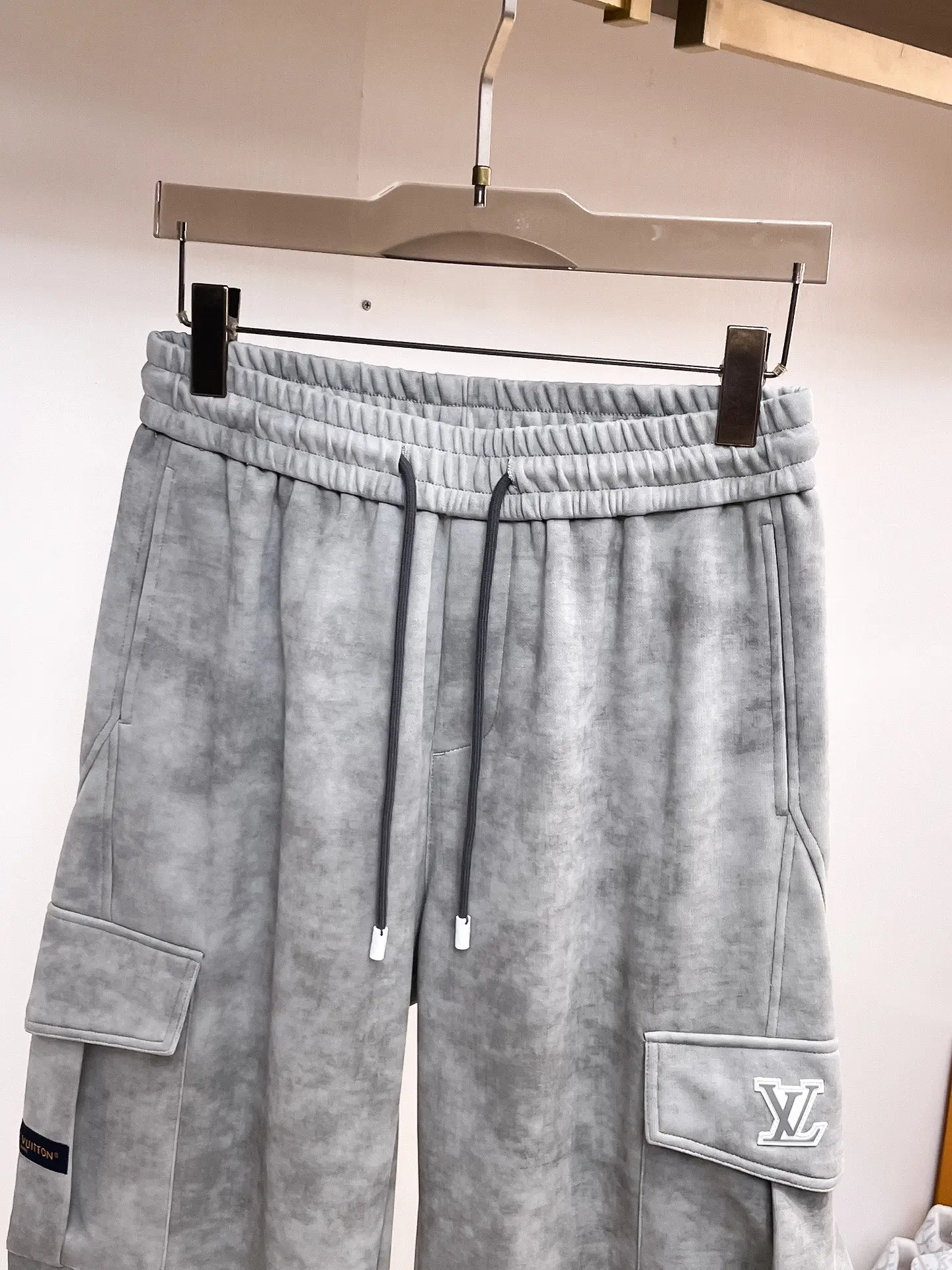Logo-Embroidered Fleece Cargo Sweatpants D29014469 — view 3