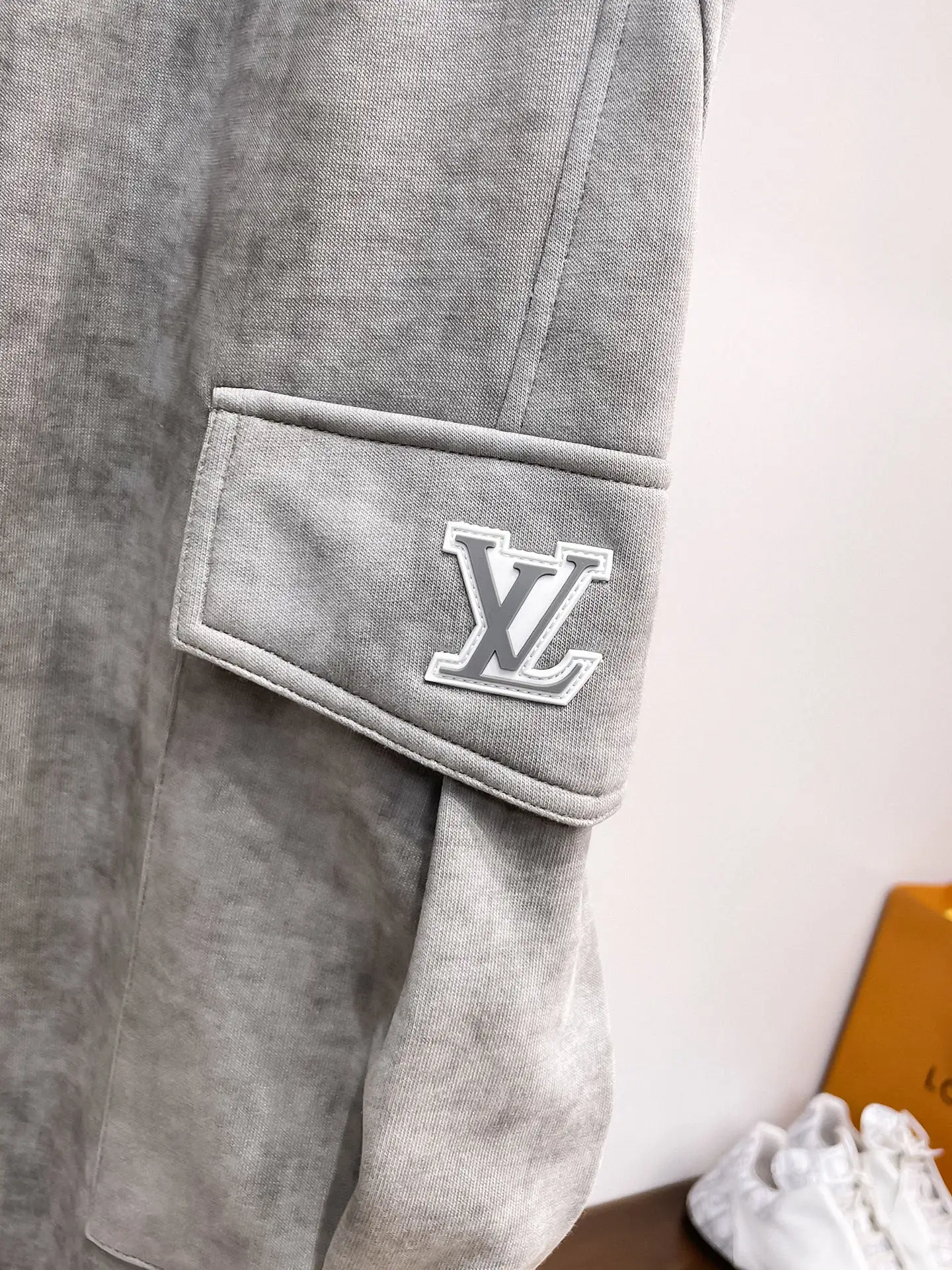 Logo-Embroidered Fleece Cargo Sweatpants D29014469 — view 4