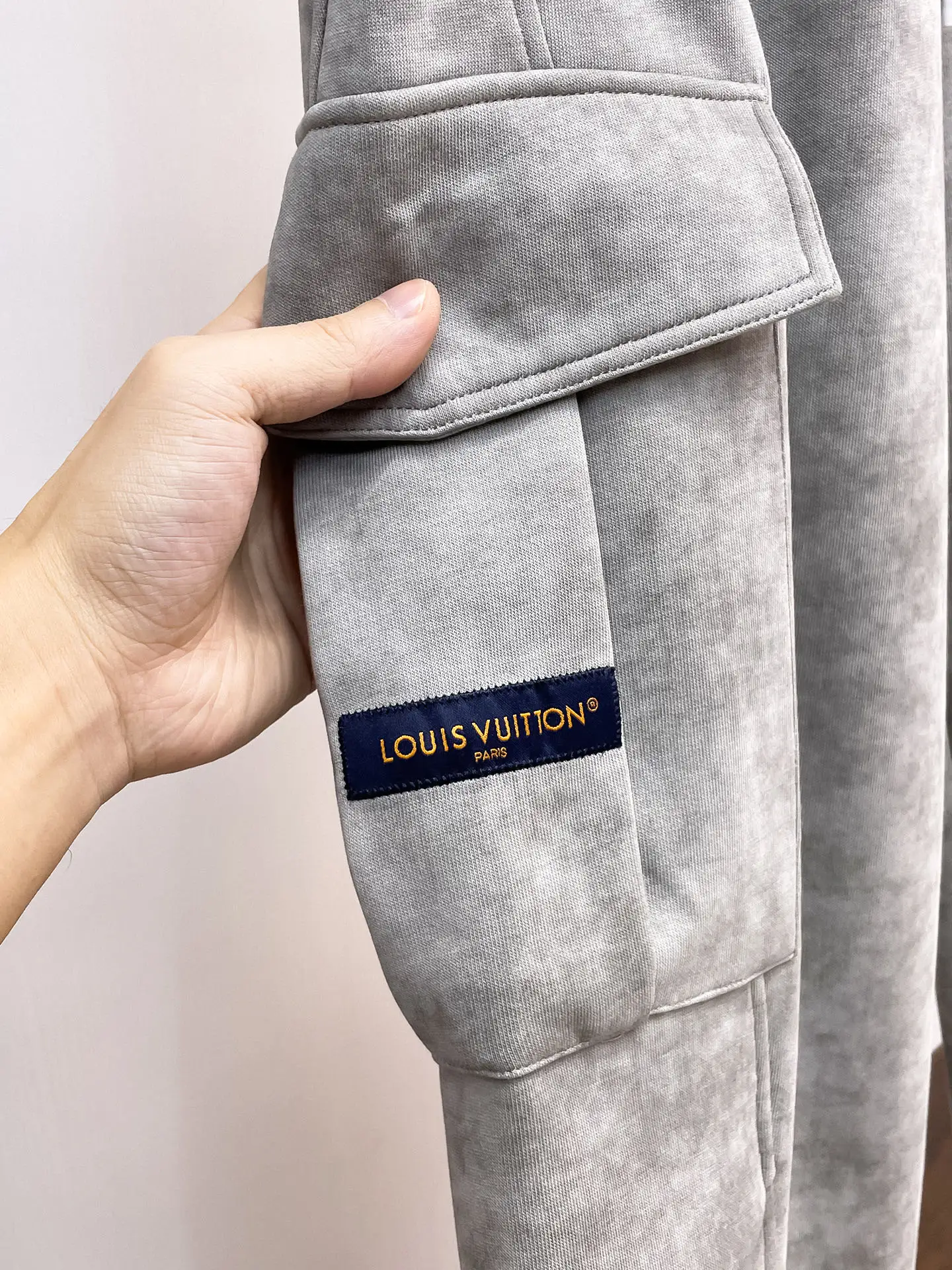 Logo-Embroidered Fleece Cargo Sweatpants D29014469 — view 5