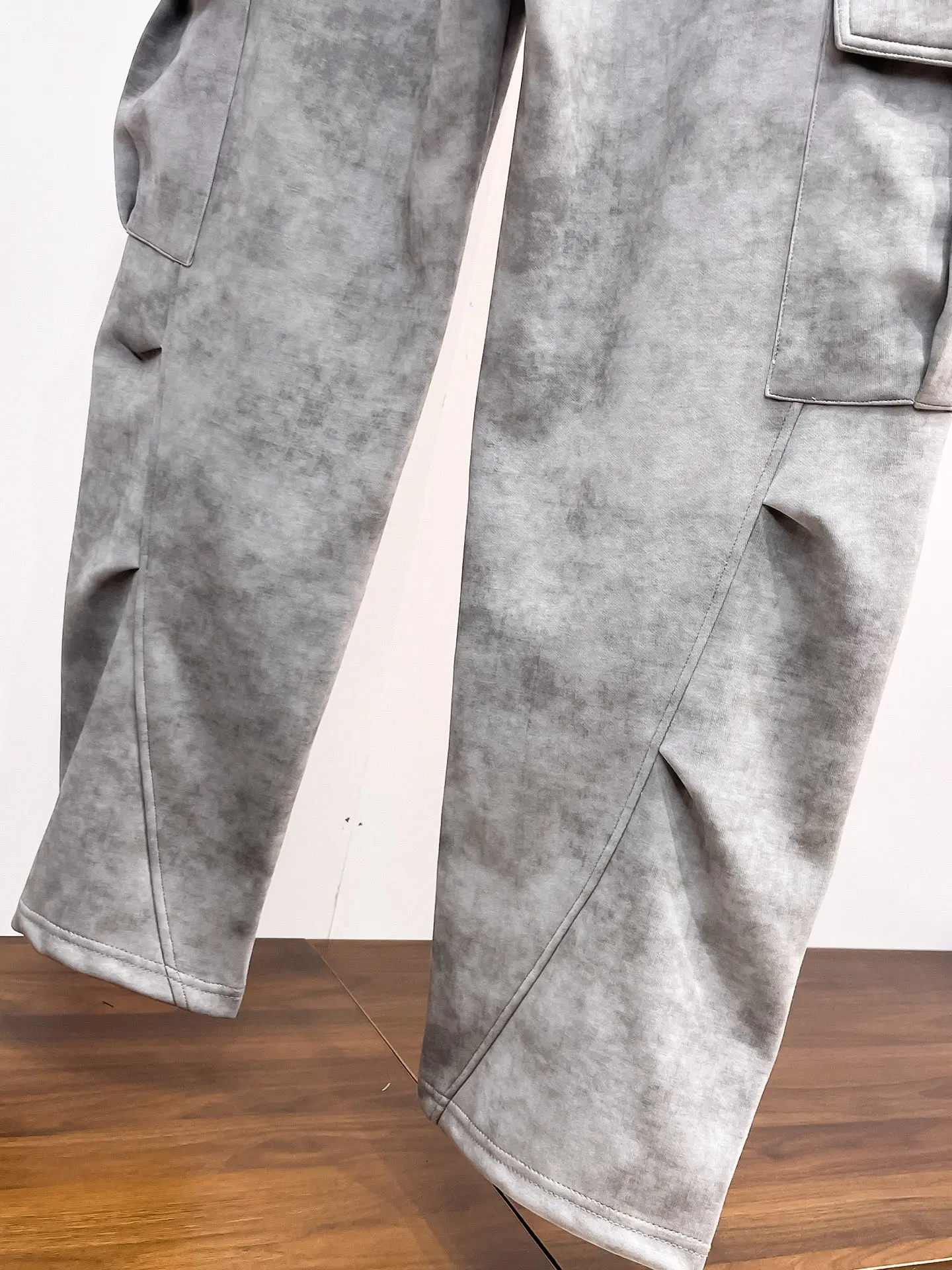 Logo-Embroidered Fleece Cargo Sweatpants D29014469 — view 9