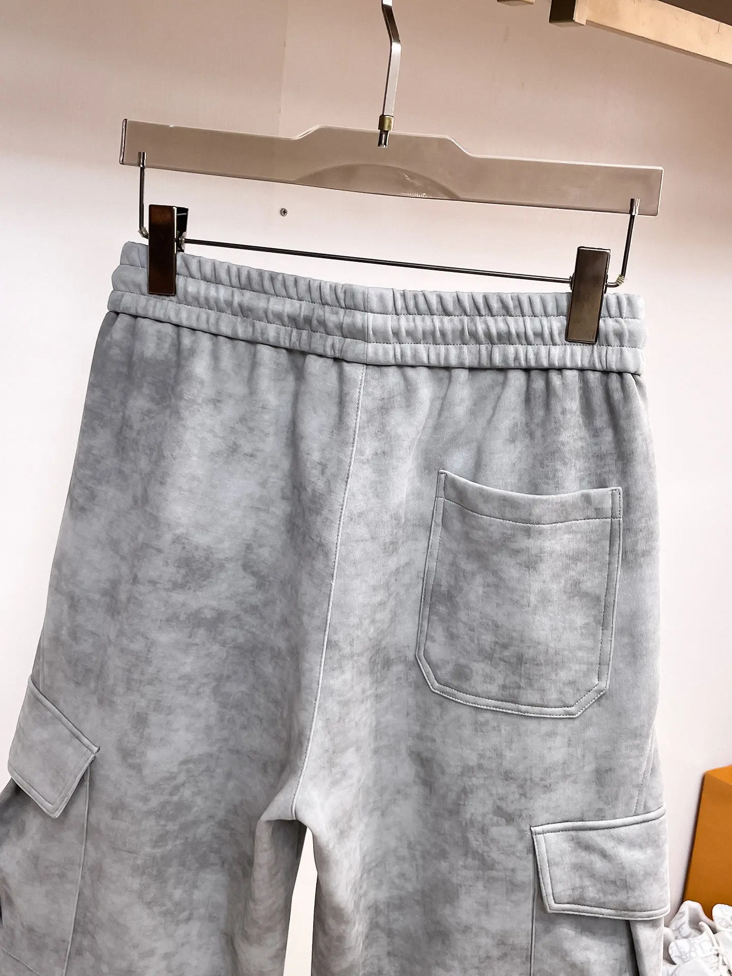 Logo-Embroidered Fleece Cargo Sweatpants D29014469 — view 10