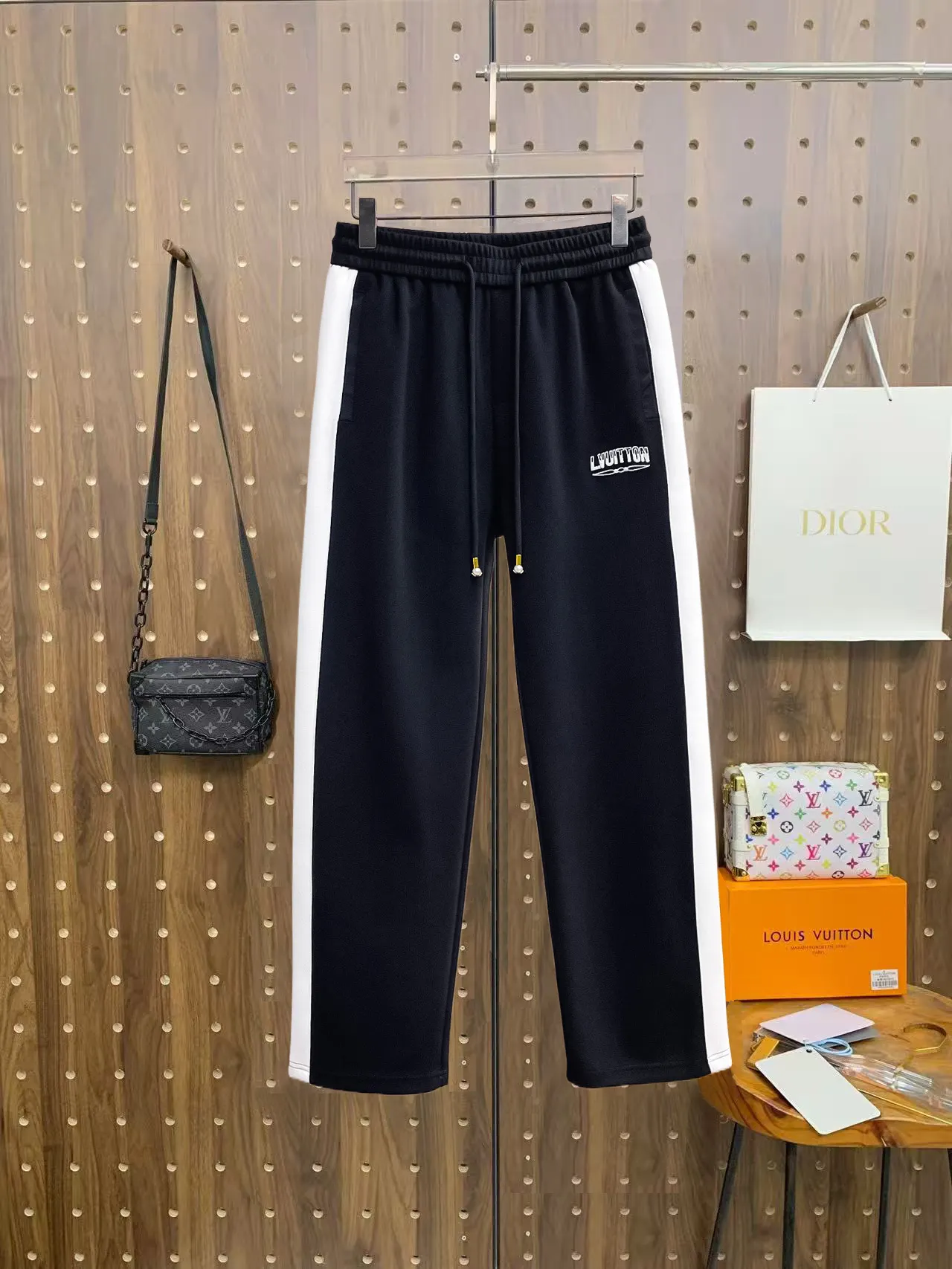 Logo-Embroidered Side-Stripe Sweatpants D29014481