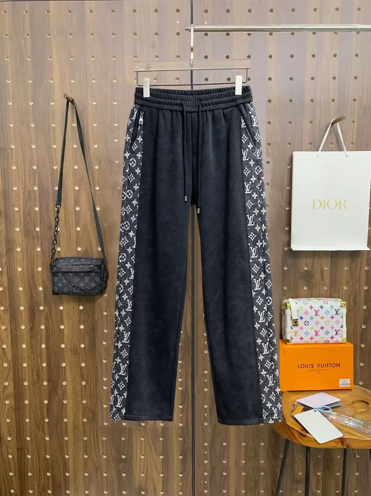 Monogram Side-Stripe Sweatpants D29014639