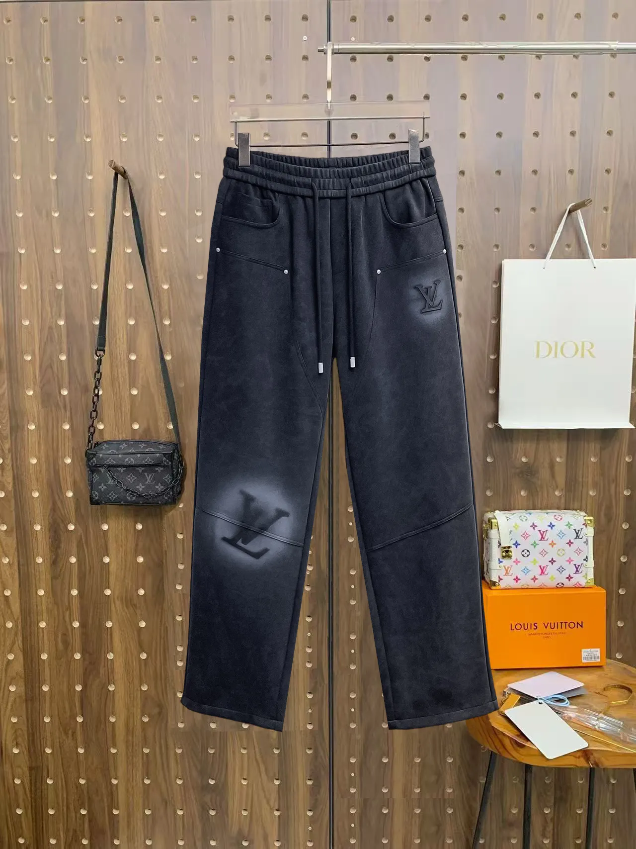 Logo-Embossed Drawstring Sweatpants D29014653