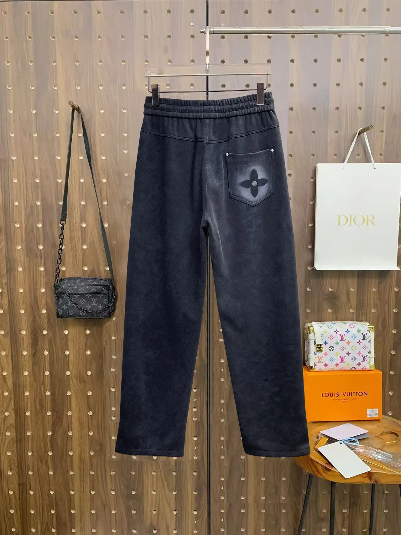 Logo-Embossed Drawstring Sweatpants D29014653 — view 2