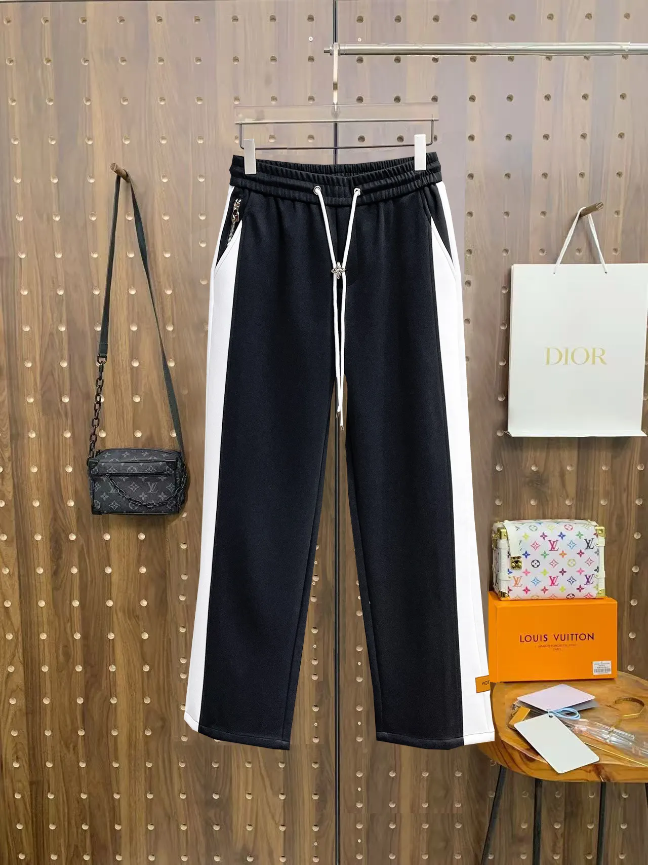 Contrast-Stripe Drawstring Sweatpants D29014519