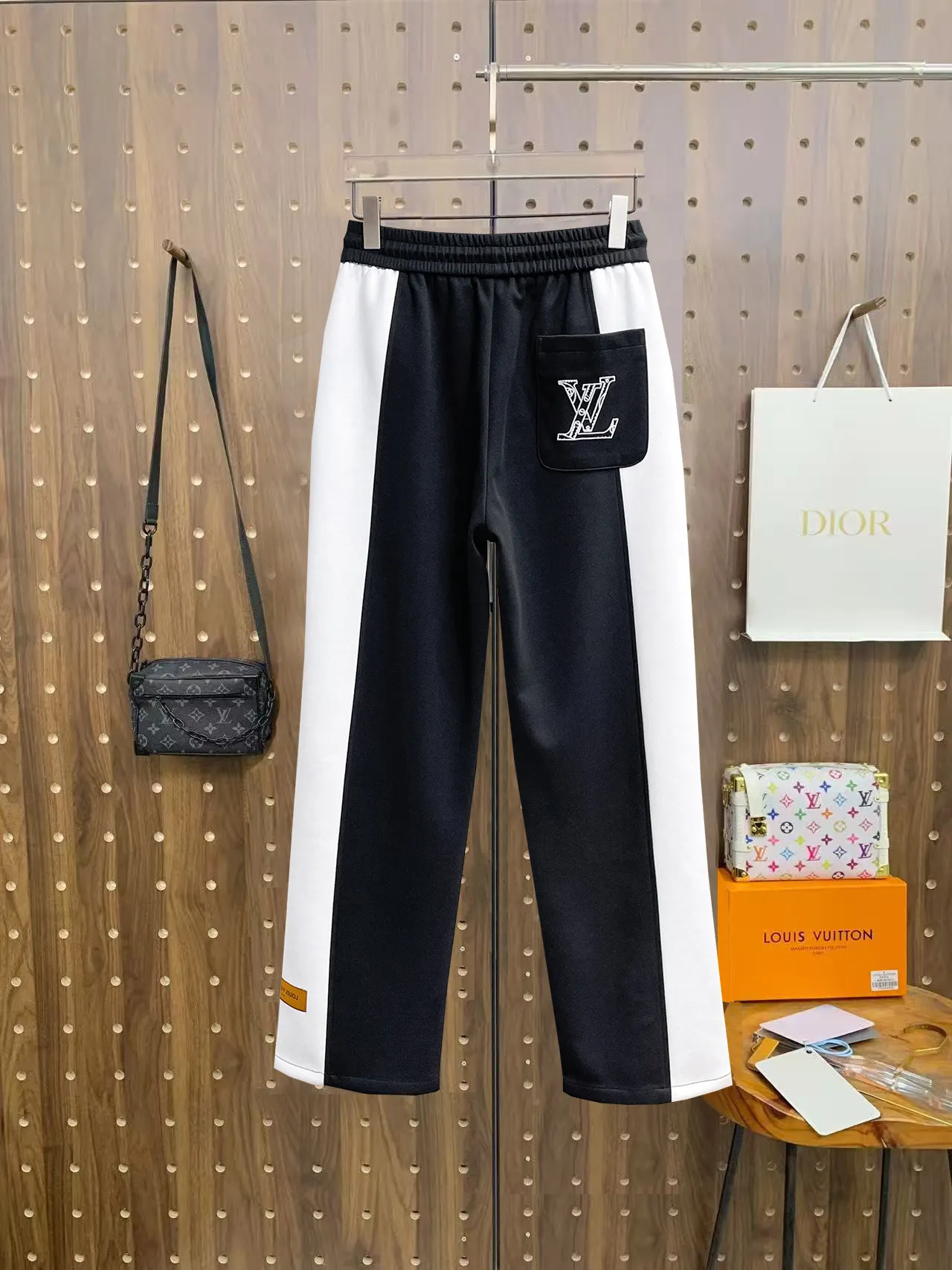 Contrast-Stripe Drawstring Sweatpants D29014519 — view 2