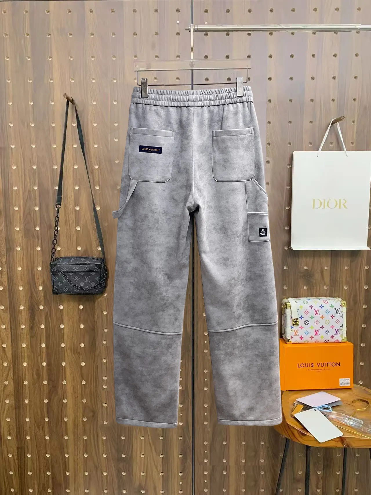 Logo-Appliqué Panelled Sweatpants D29014658 — view 2