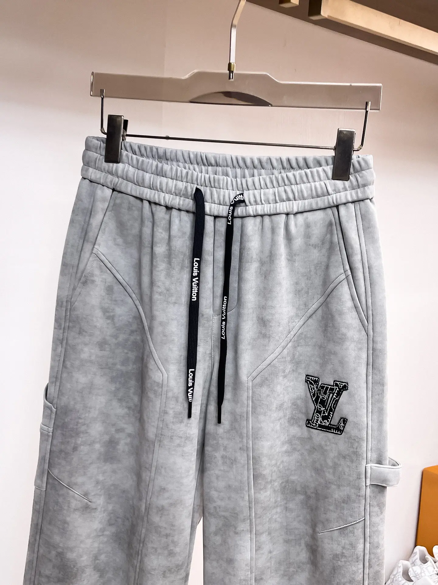 Logo-Appliqué Panelled Sweatpants D29014658 — view 3