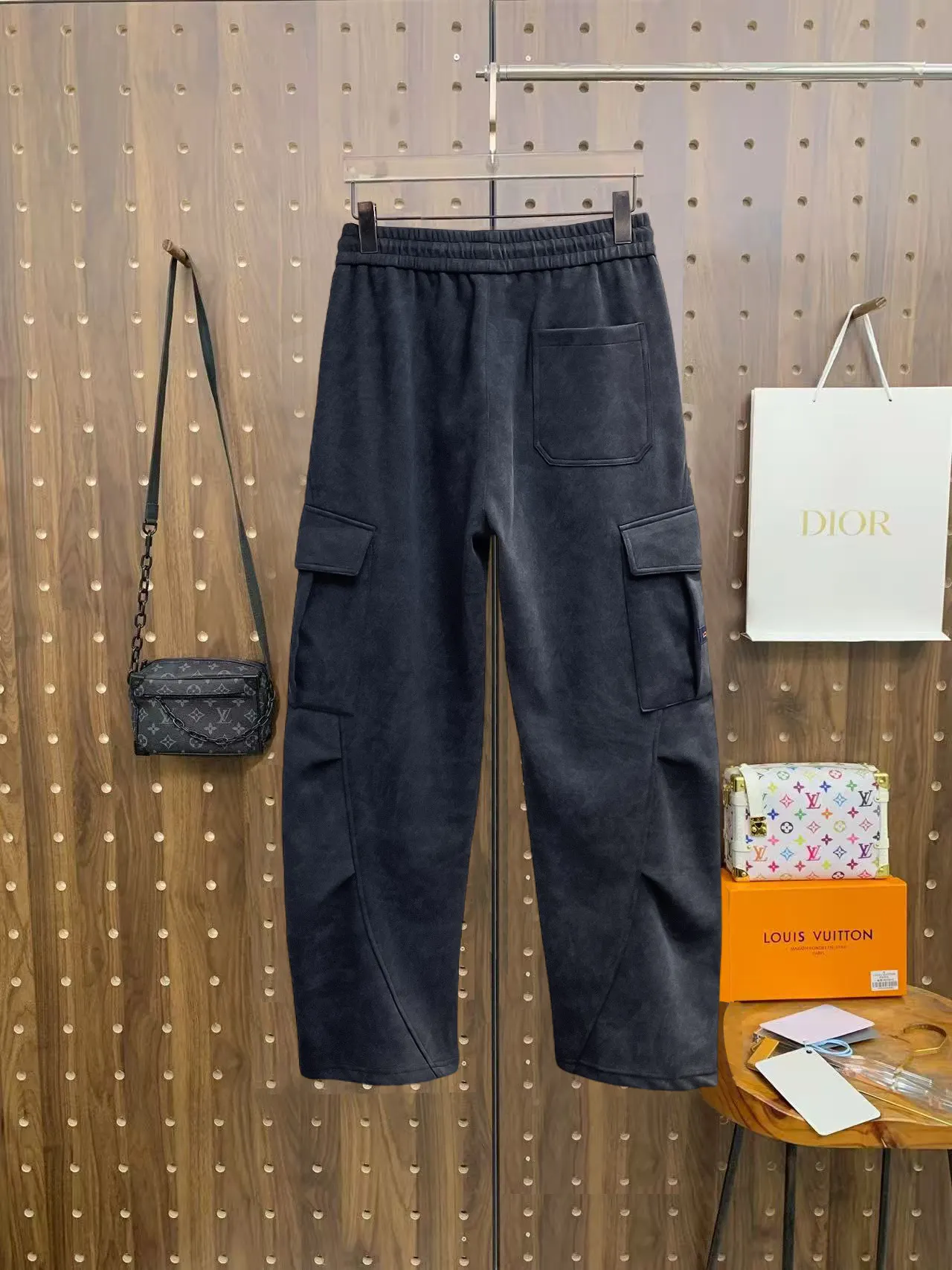 Logo-Appliqué Cotton-Blend Cargo Sweatpants D29014470 — view 2