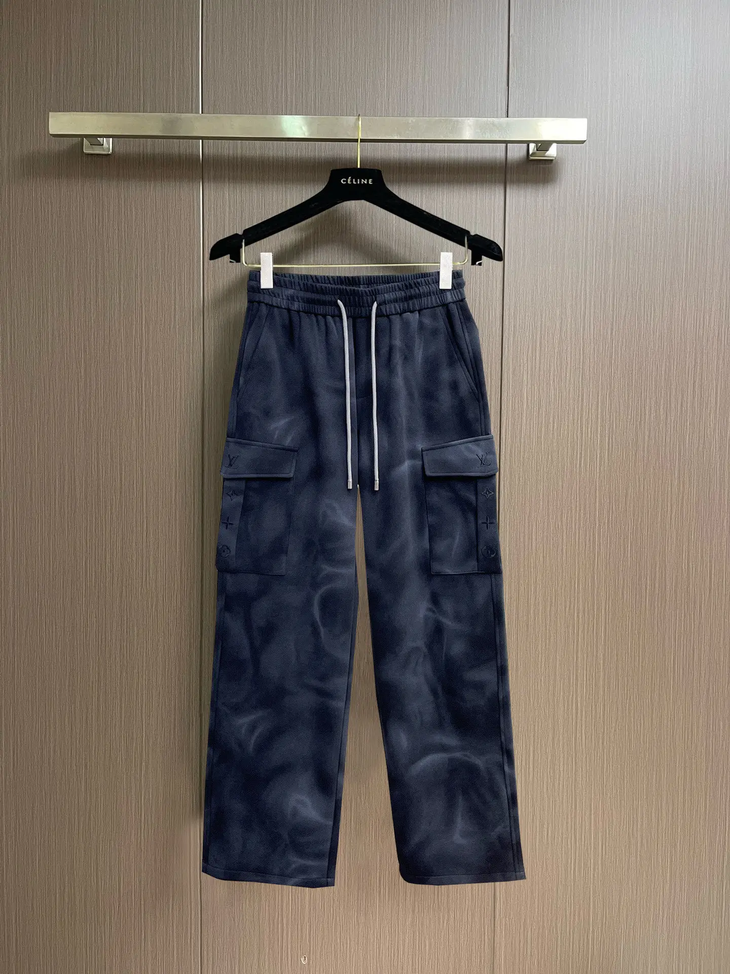 Monogram Embossed Cargo Sweatpants D29014580