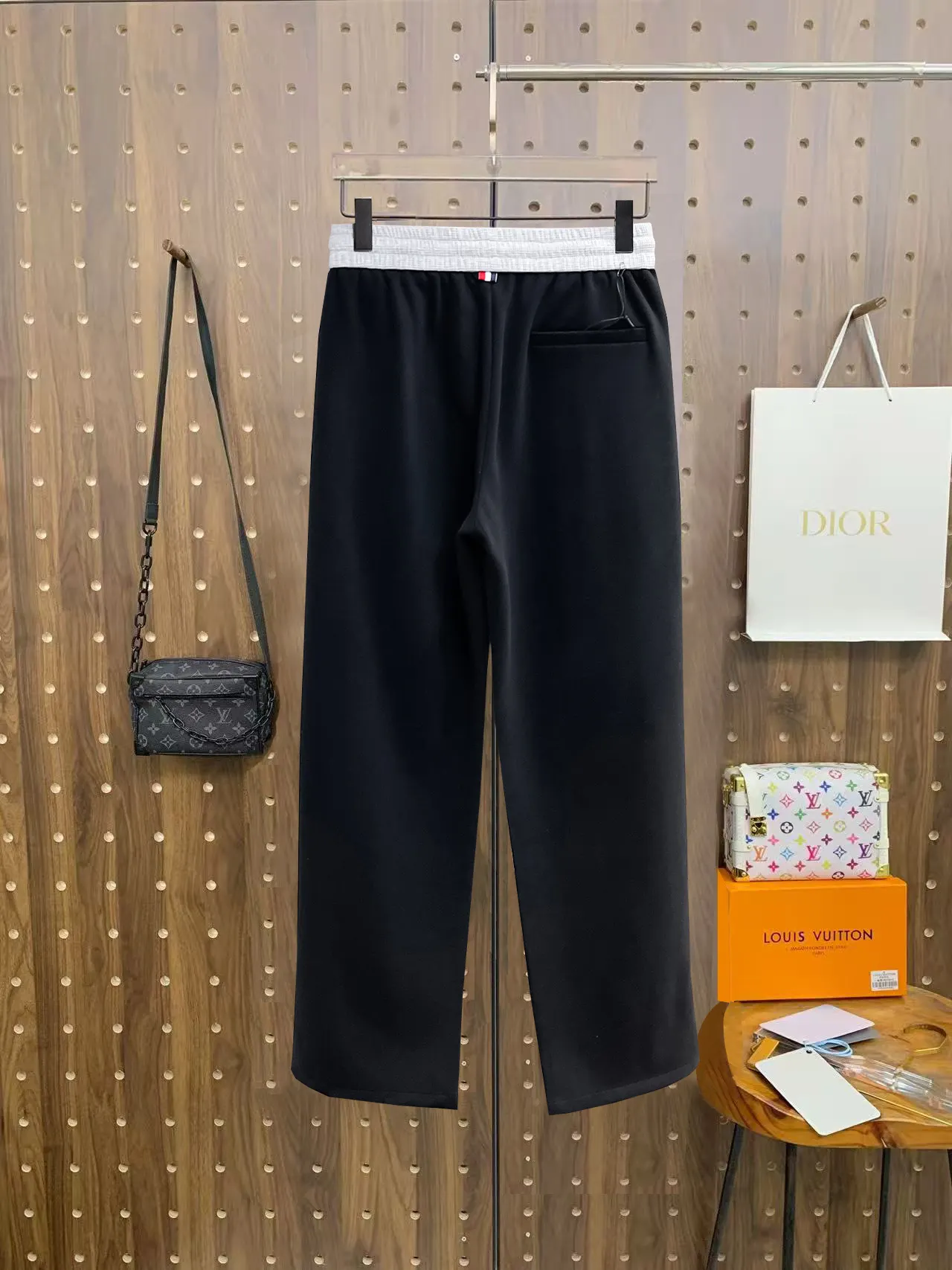 Four-Bar Stripe Waffle Knit Sweatpants D29014495 — view 2